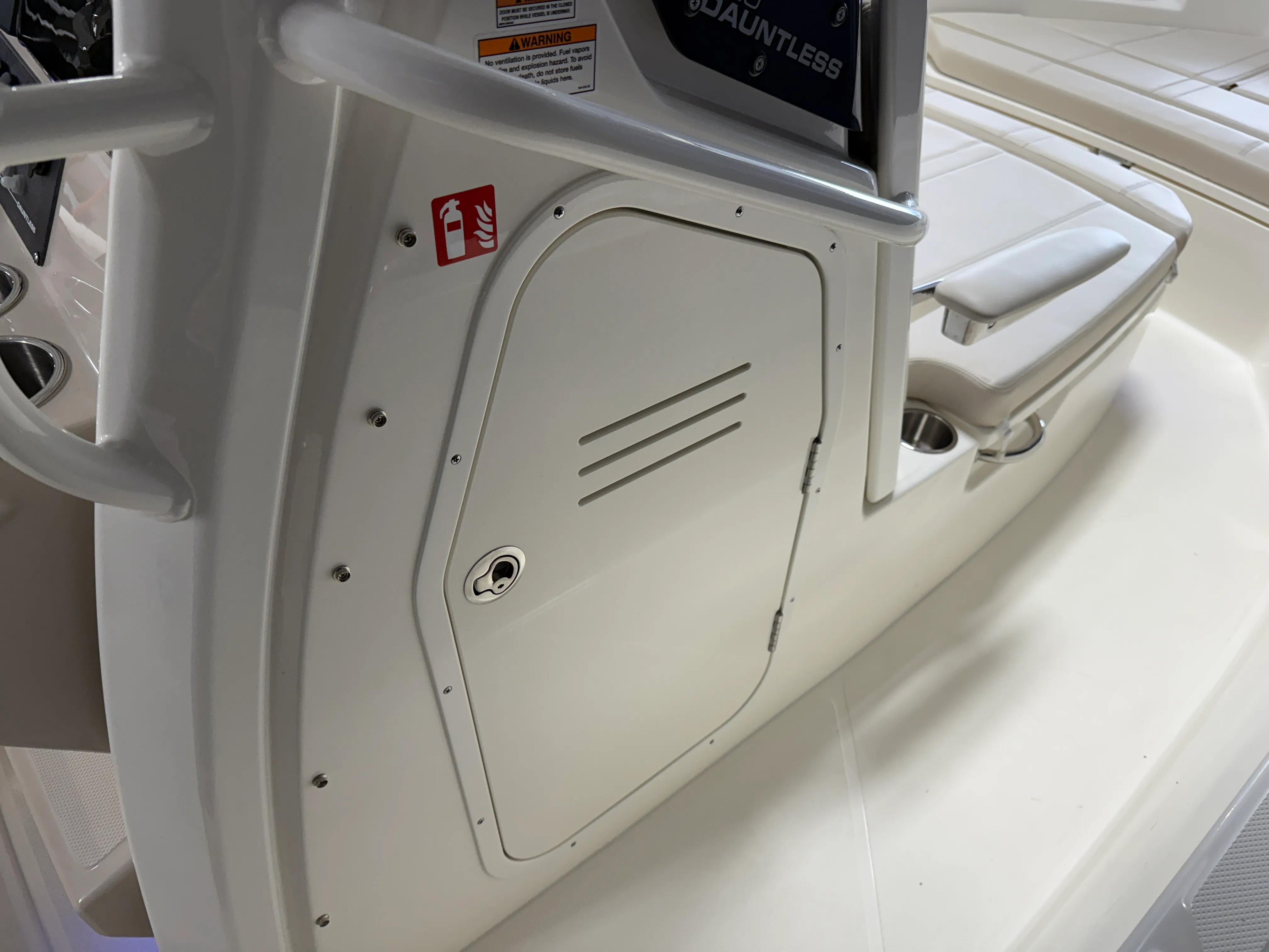 2026 Boston Whaler 220 Dauntless Image Thumbnail #43