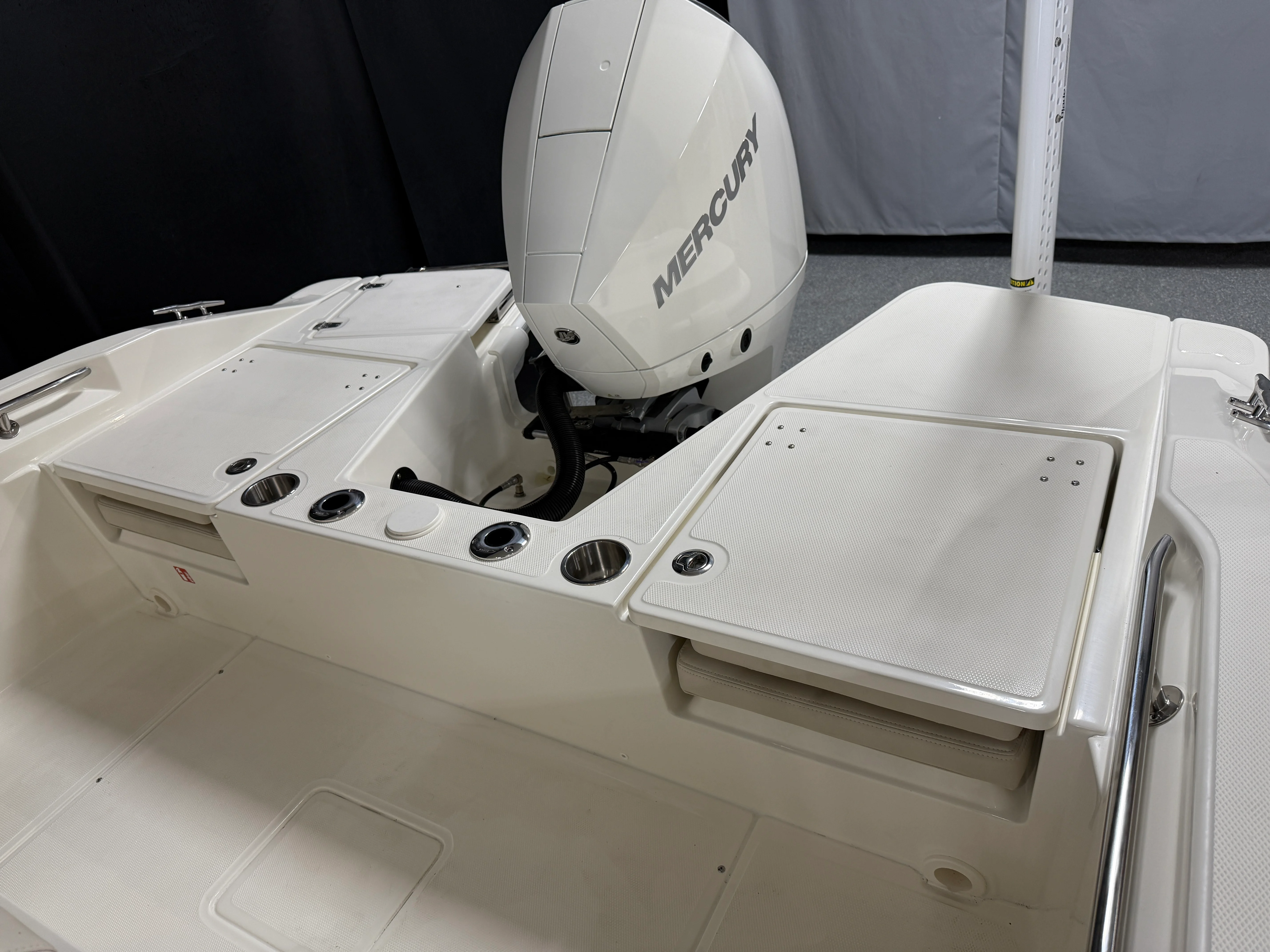 2026 Boston Whaler 220 Dauntless Image Thumbnail #21