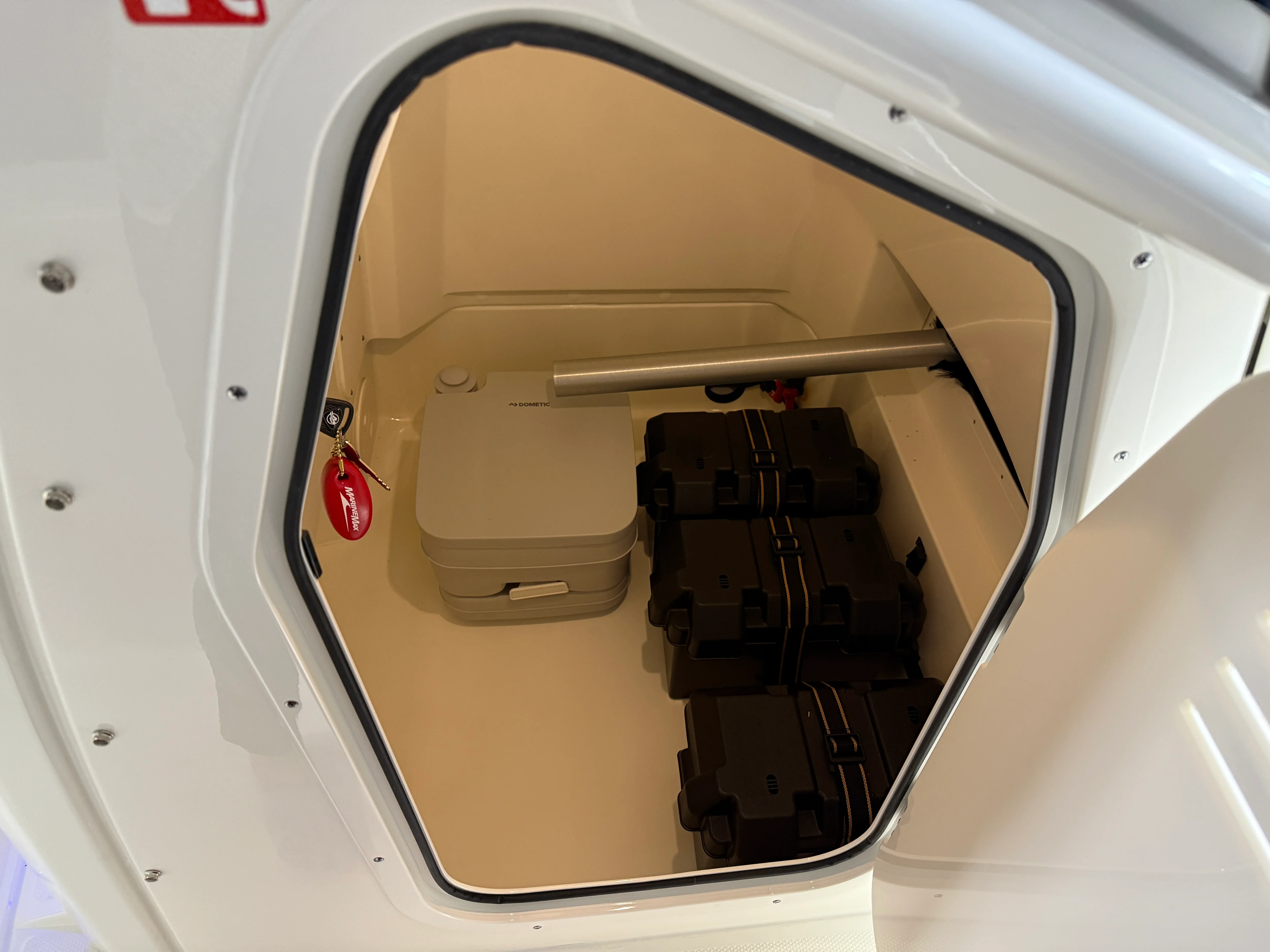 2026 Boston Whaler 220 Dauntless Image Thumbnail #44