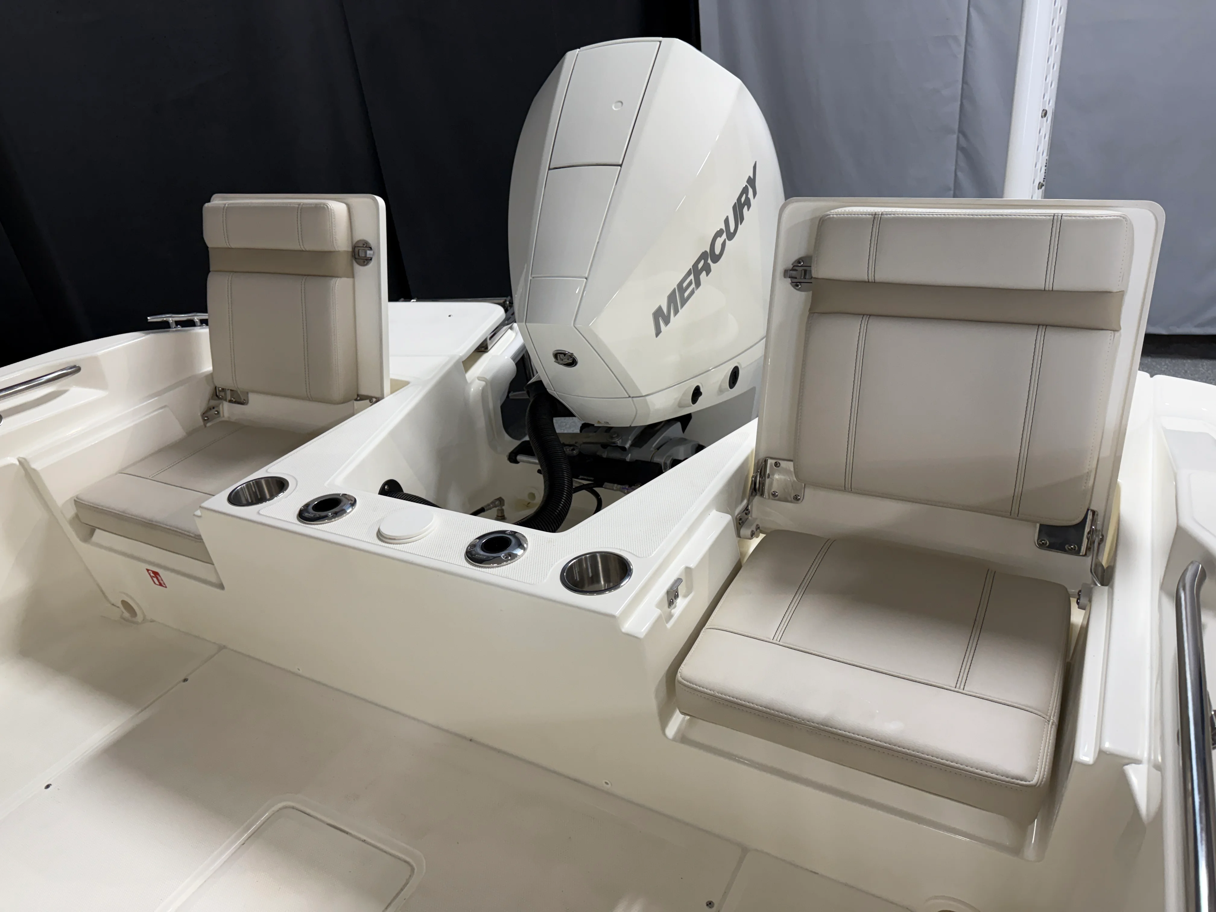 2026 Boston Whaler 220 Dauntless Image Thumbnail #20