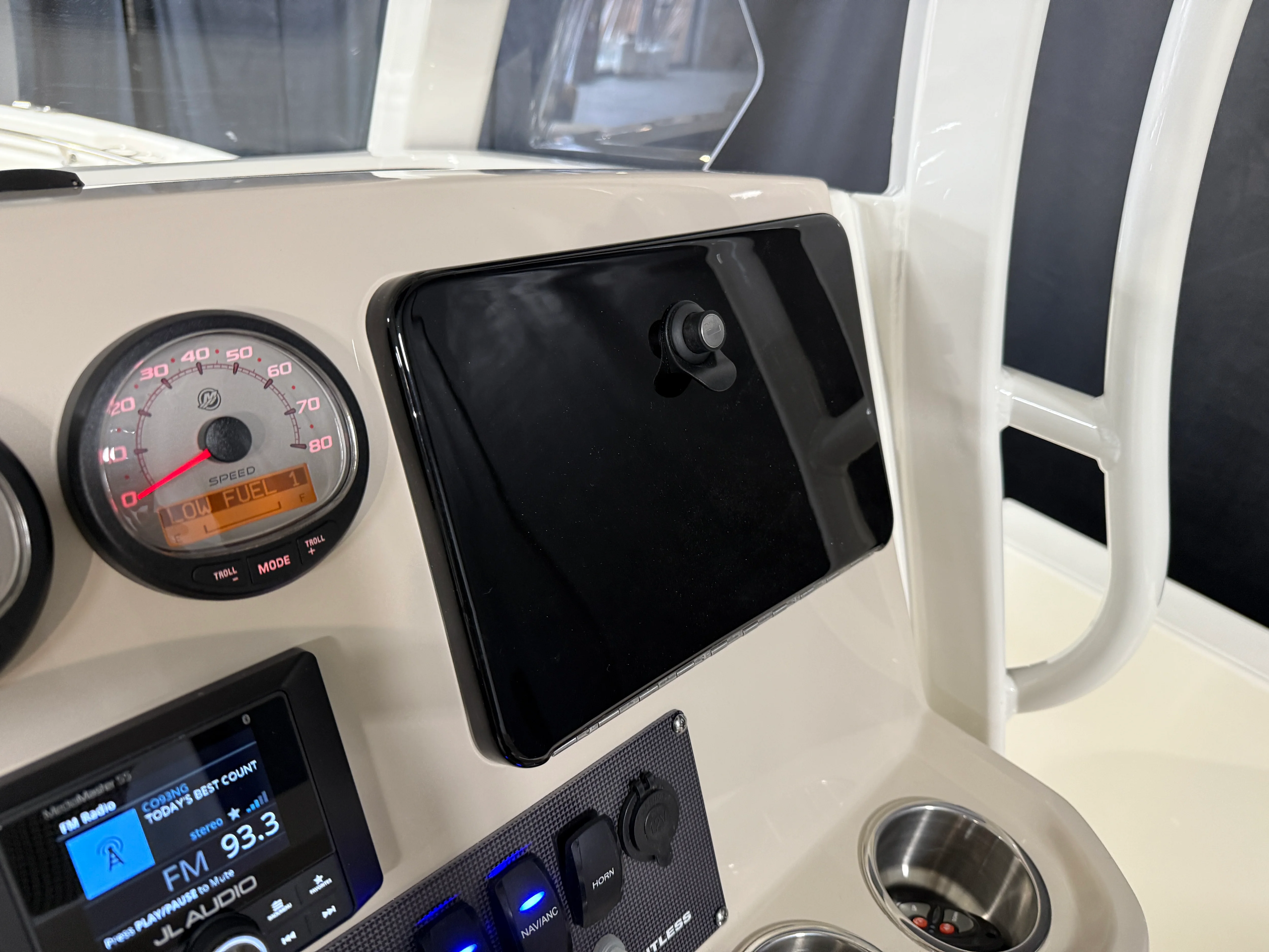 2026 Boston Whaler 220 Dauntless Image Thumbnail #39