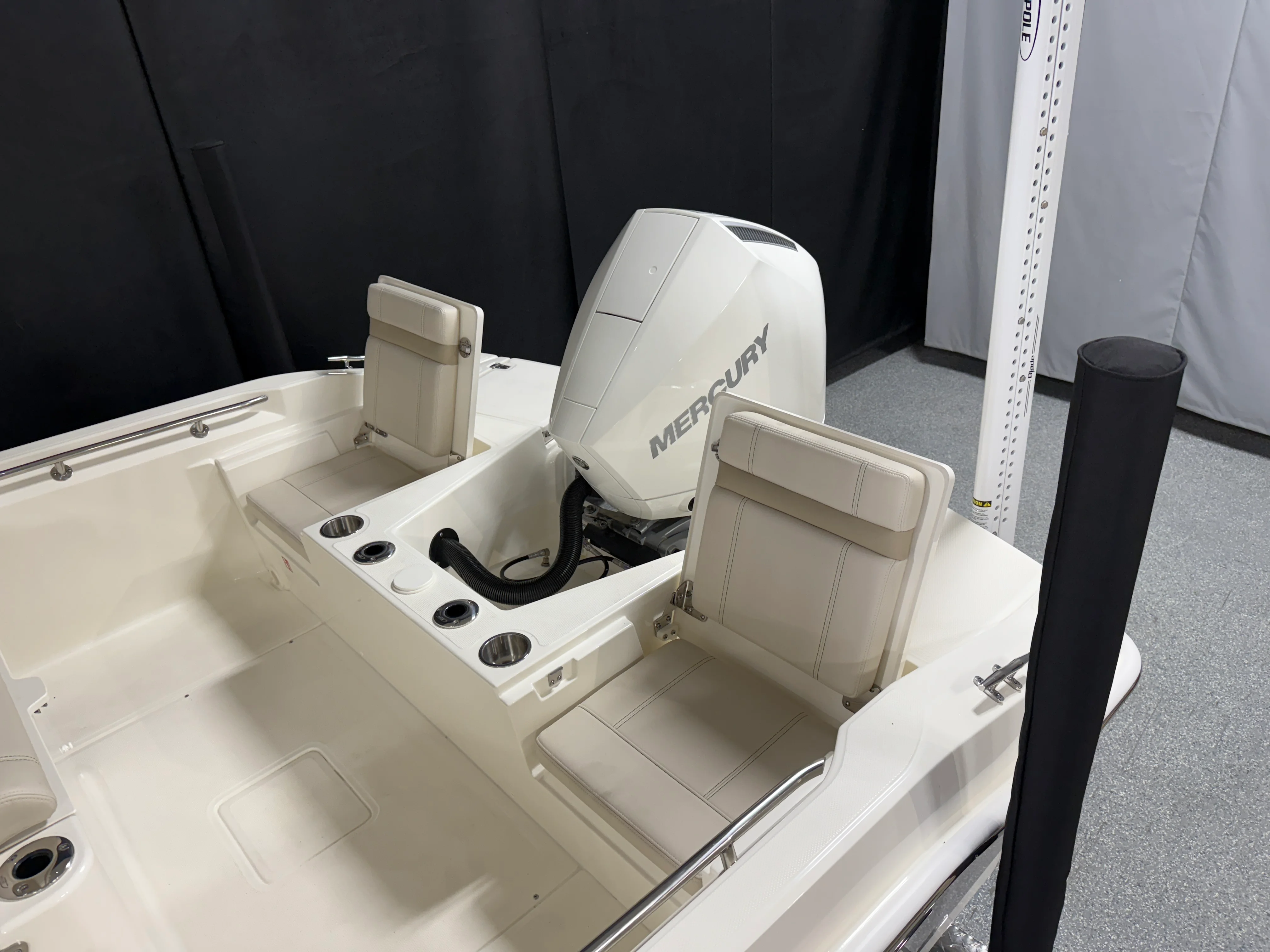 2026 Boston Whaler 220 Dauntless Image Thumbnail #7