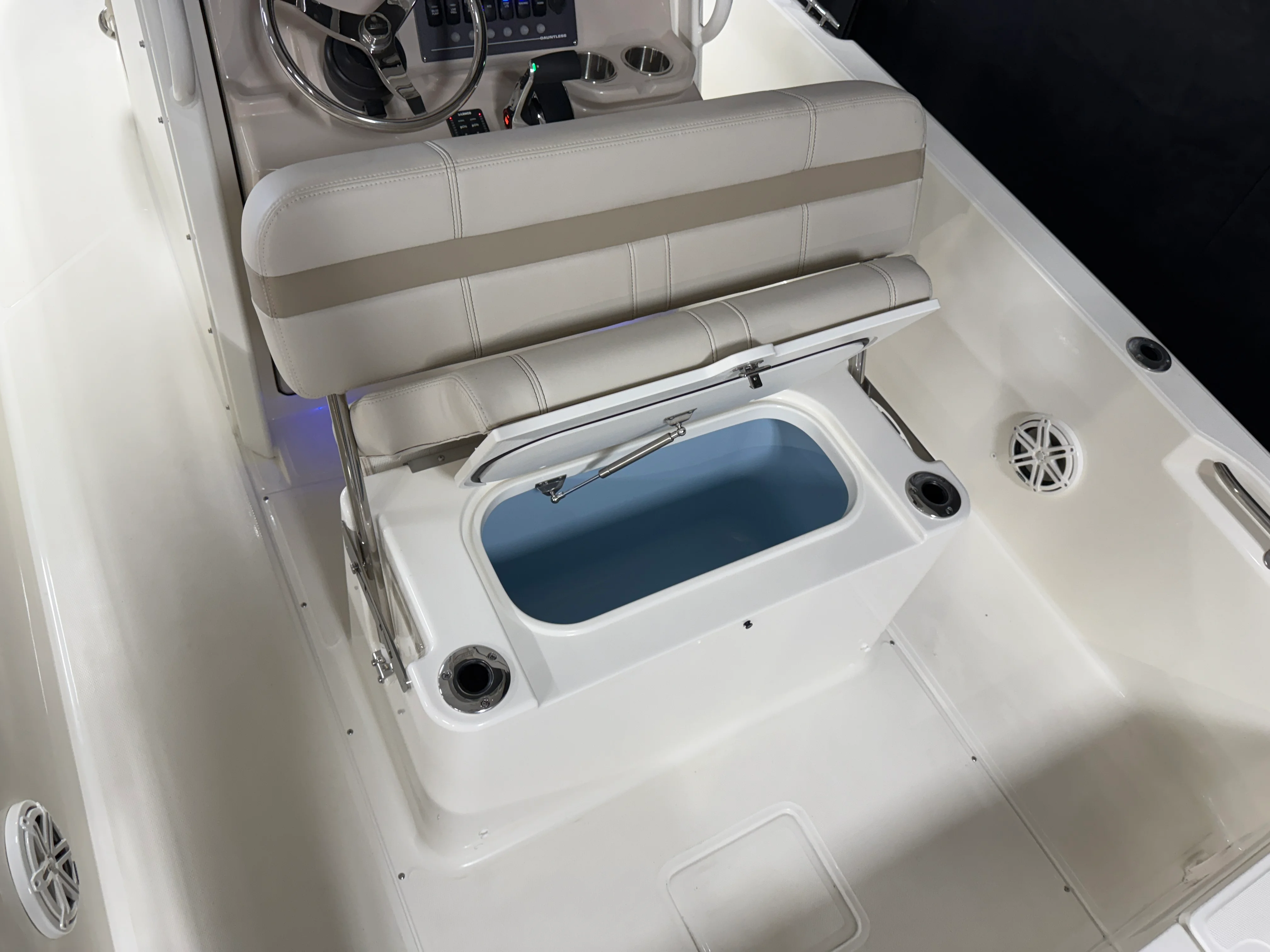 2026 Boston Whaler 220 Dauntless Image Thumbnail #28