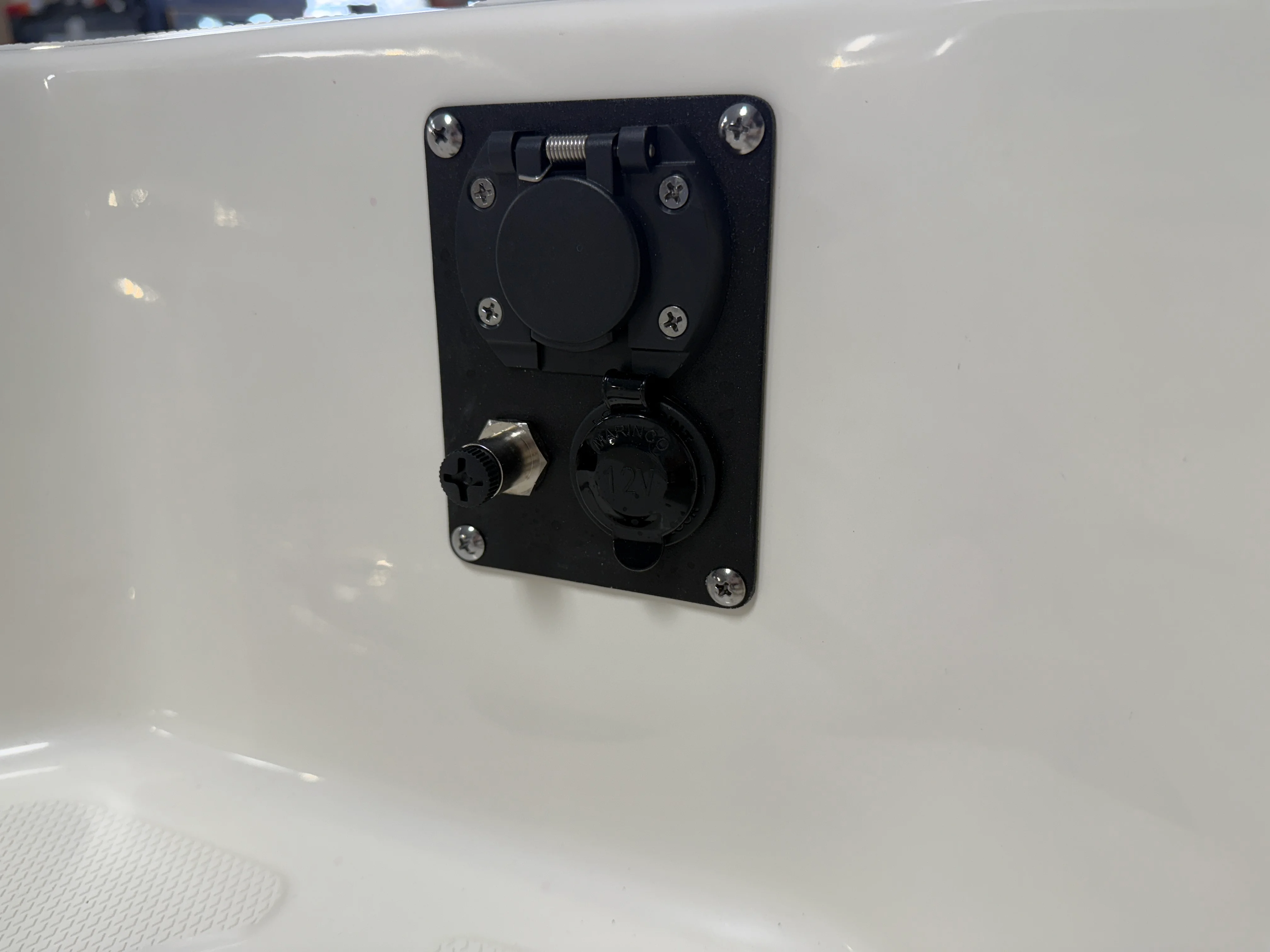 2026 Boston Whaler 220 Dauntless Image Thumbnail #55