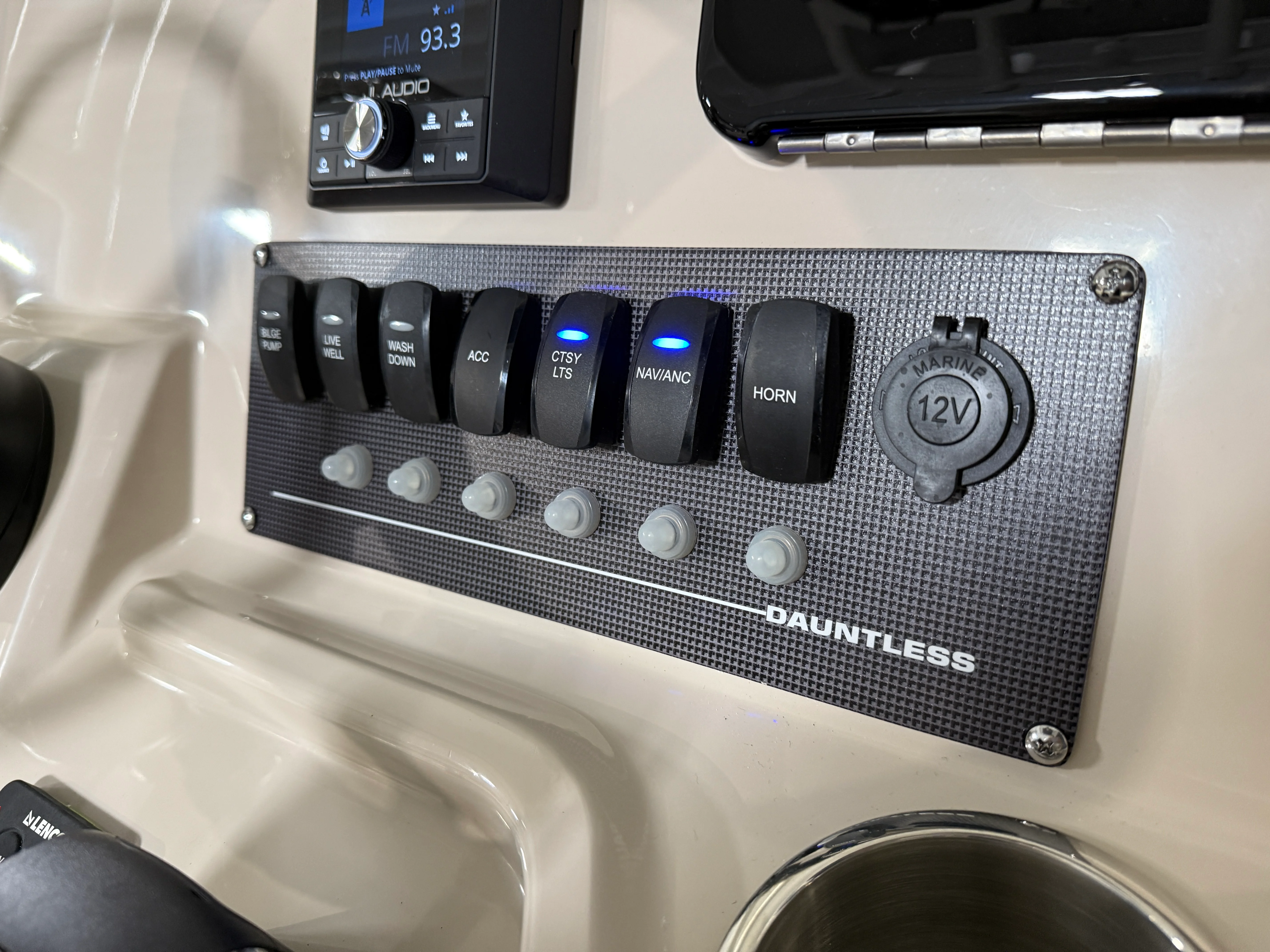 2026 Boston Whaler 220 Dauntless Image Thumbnail #36