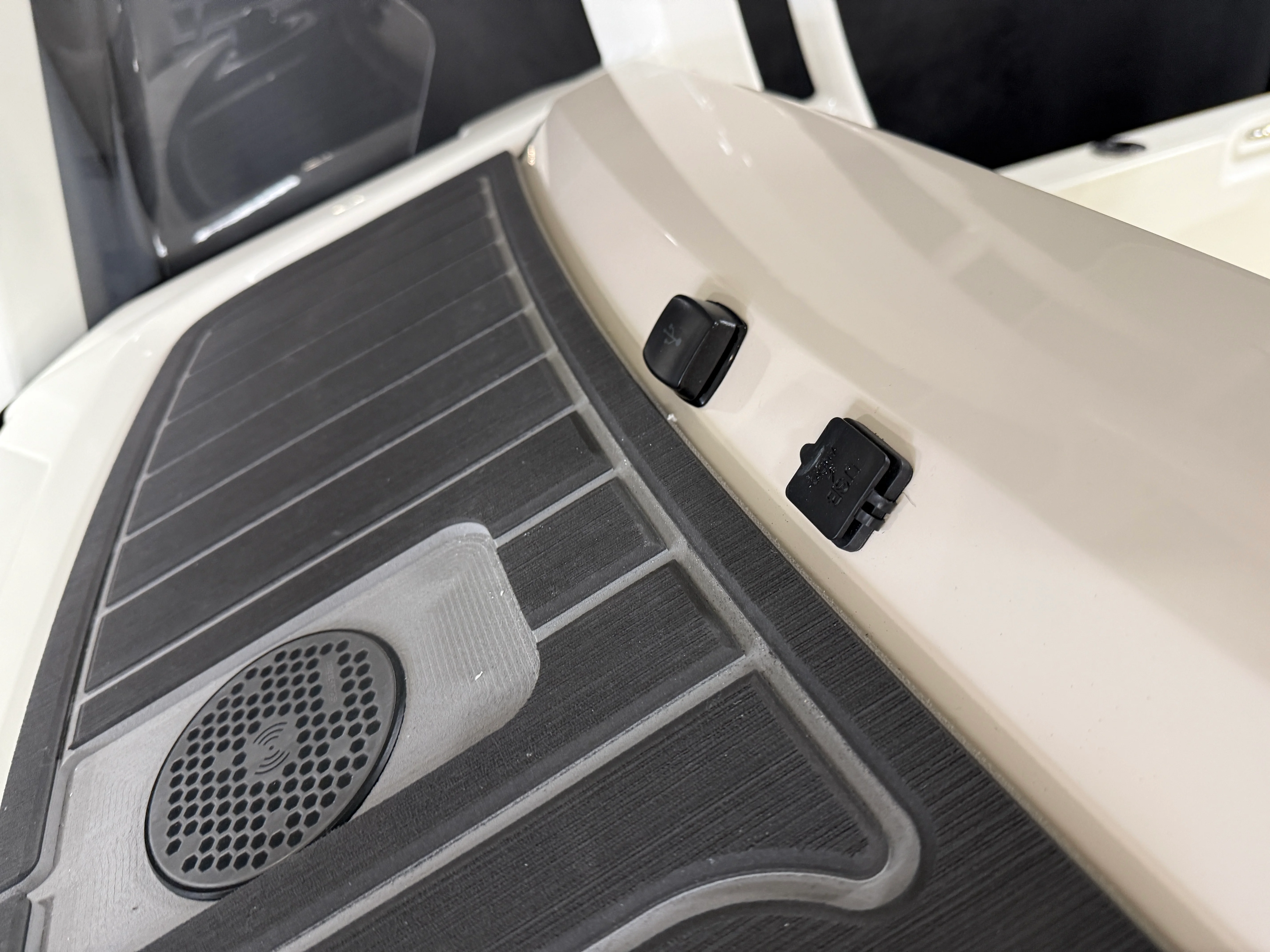 2026 Boston Whaler 220 Dauntless Image Thumbnail #42