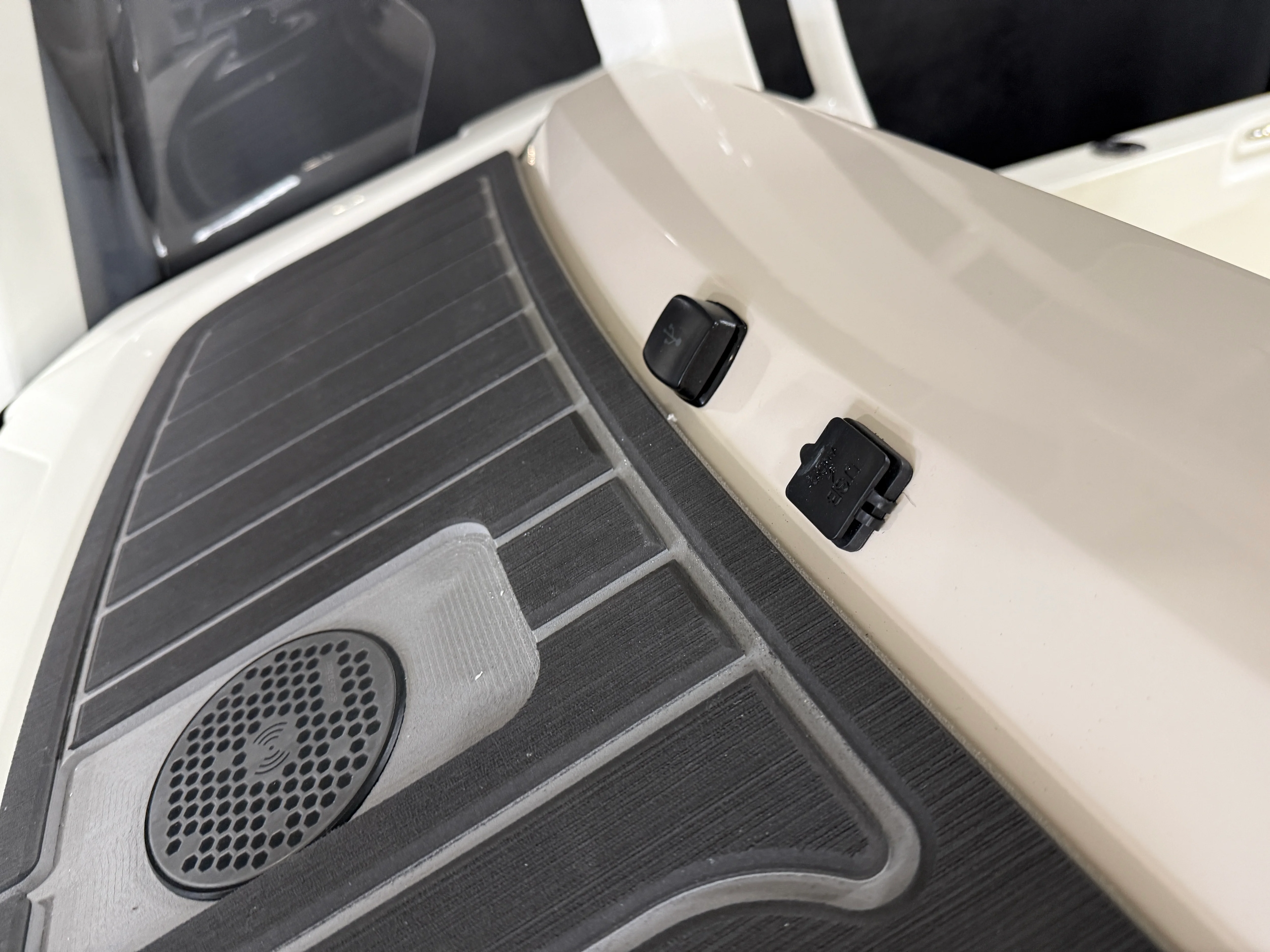 2026 Boston Whaler 220 Dauntless Image Thumbnail #42