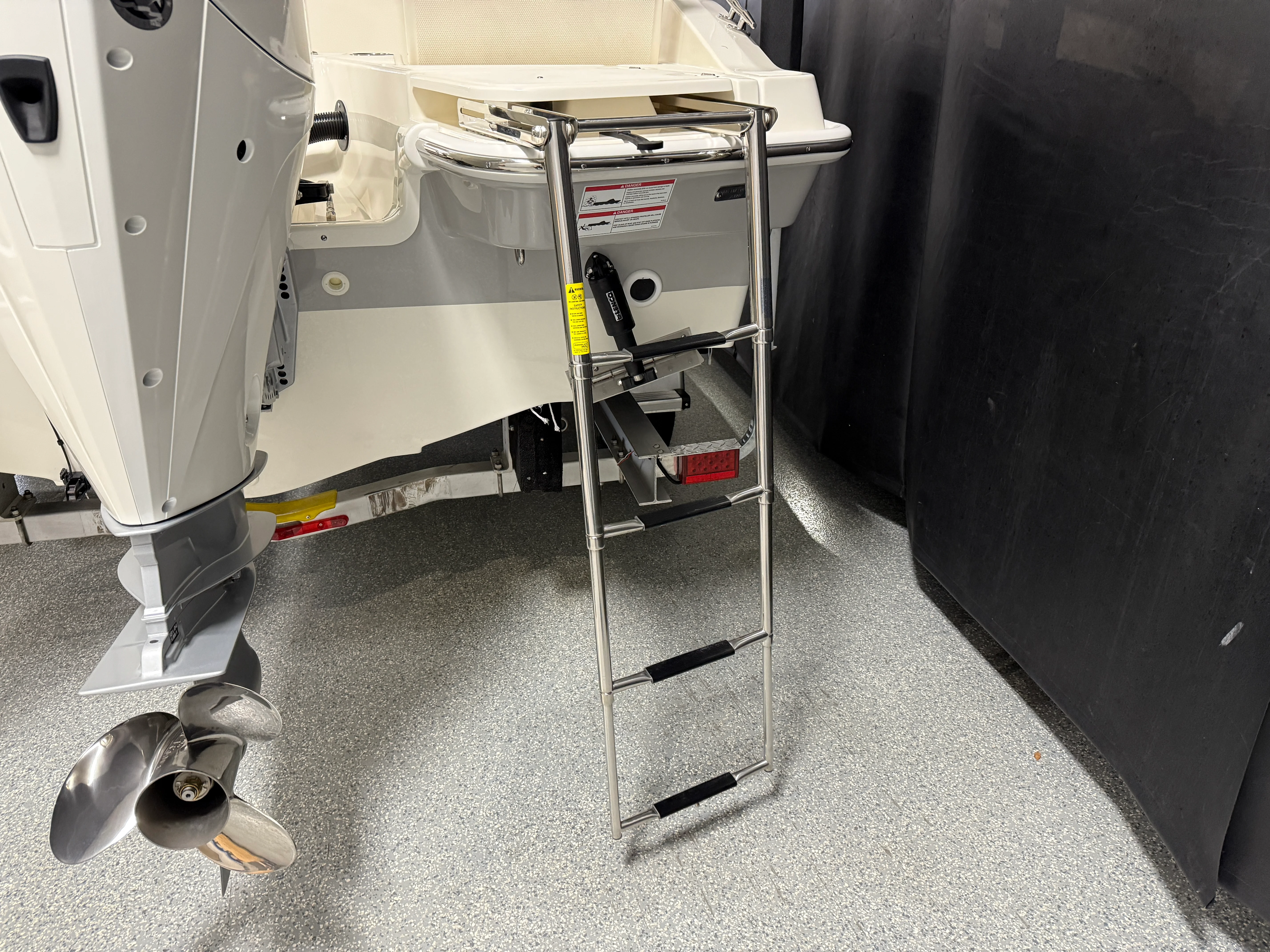 2026 Boston Whaler 220 Dauntless Image Thumbnail #18