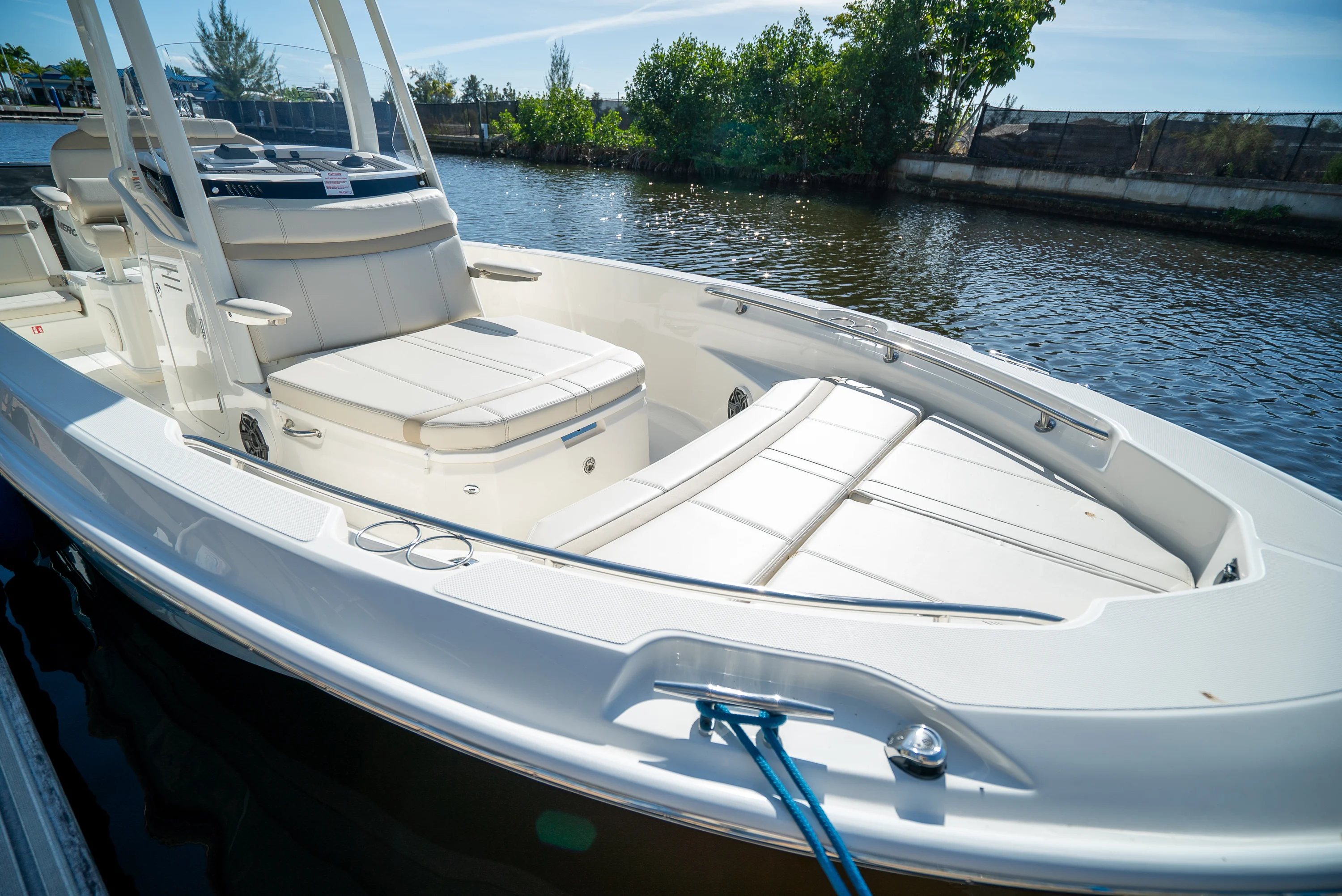 2026 Boston Whaler 220 Dauntless Image Thumbnail #12