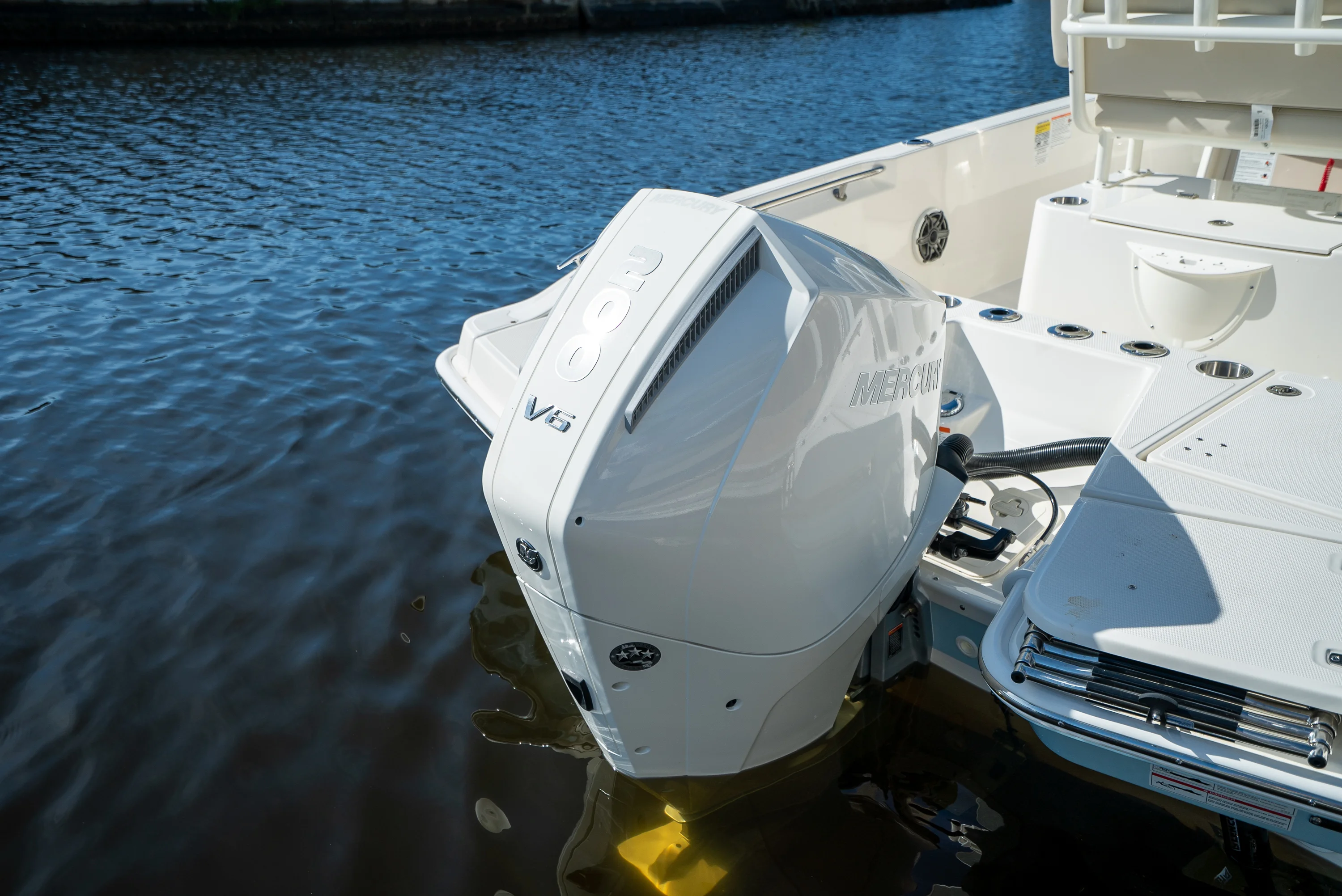 2026 Boston Whaler 220 Dauntless Image Thumbnail #4