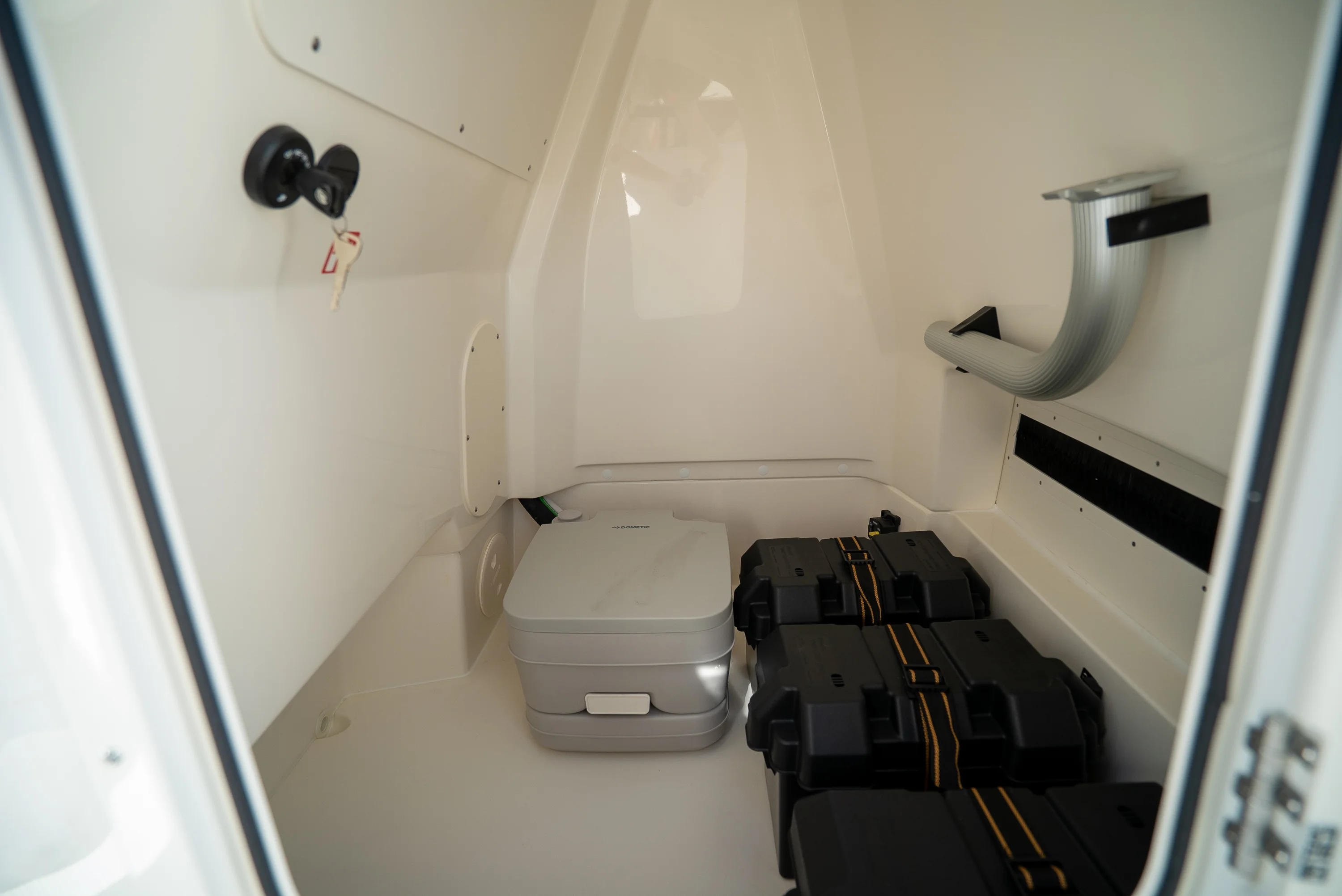 2026 Boston Whaler 220 Dauntless Image Thumbnail #11