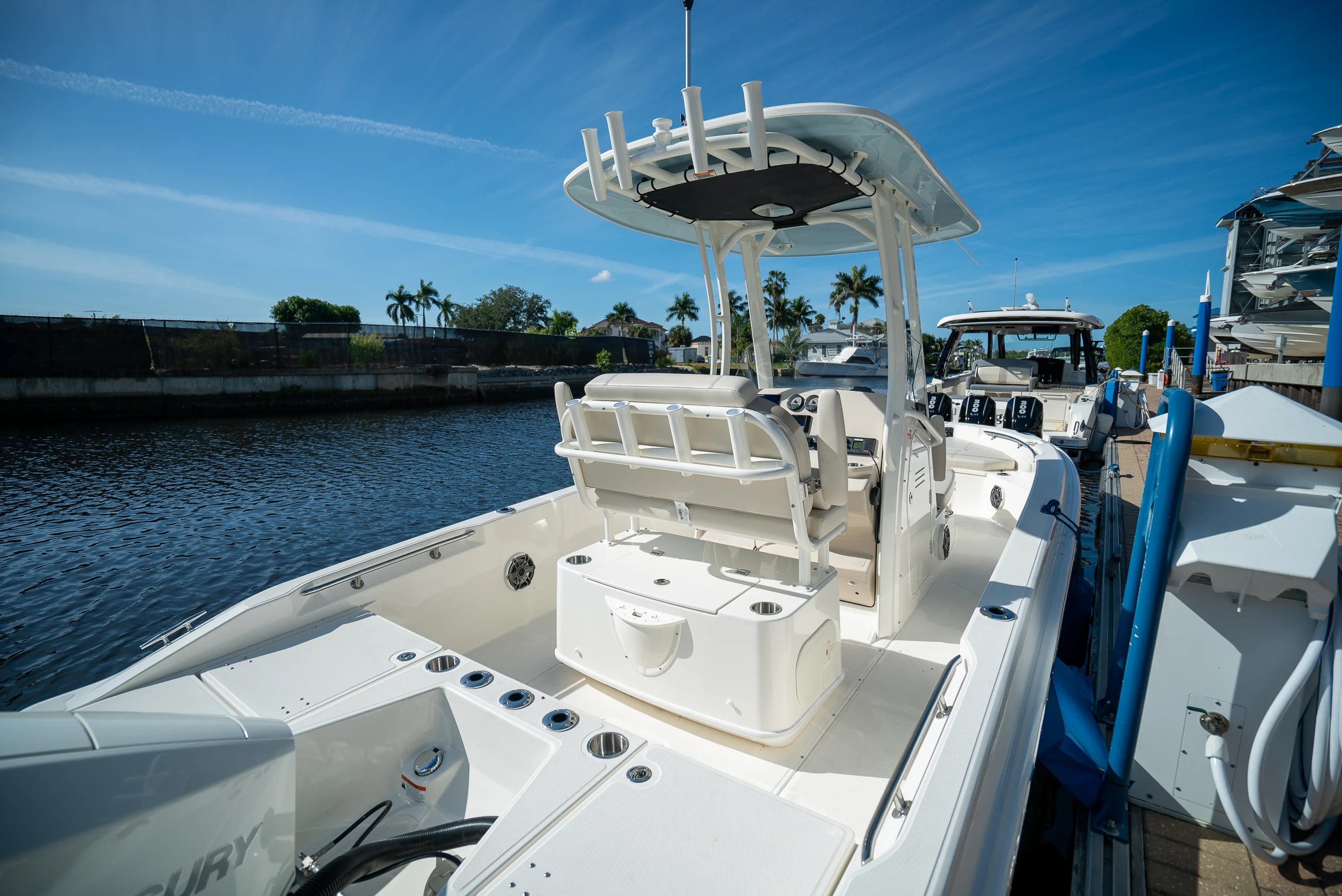 2026 Boston Whaler 220 Dauntless Image Thumbnail #5