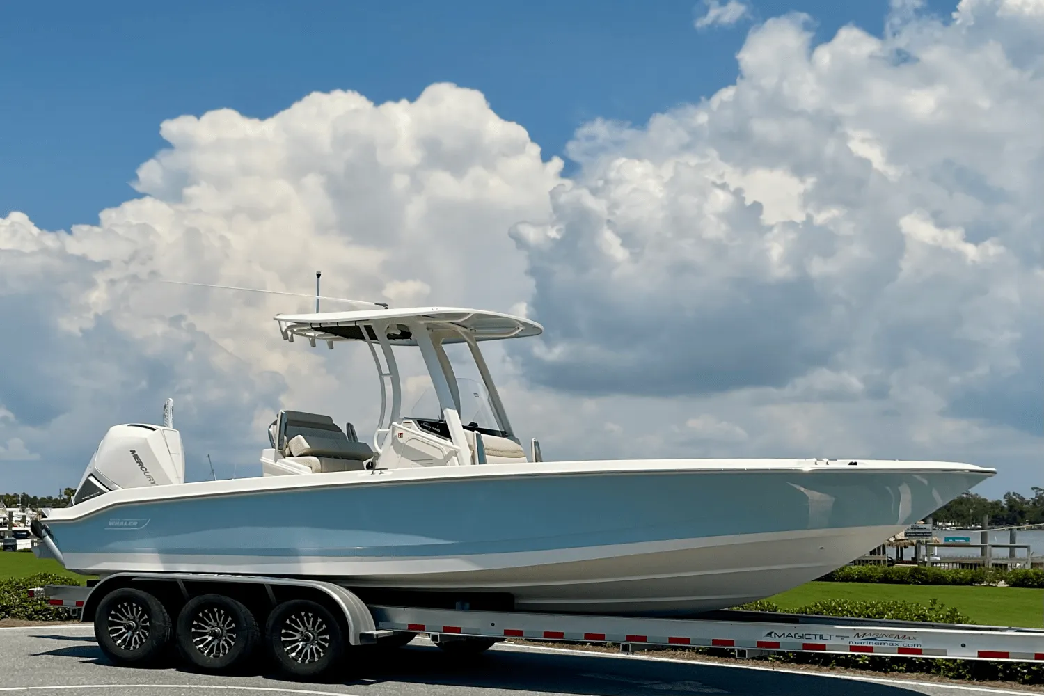 2026 Boston Whaler 250 Dauntless Image Thumbnail #2