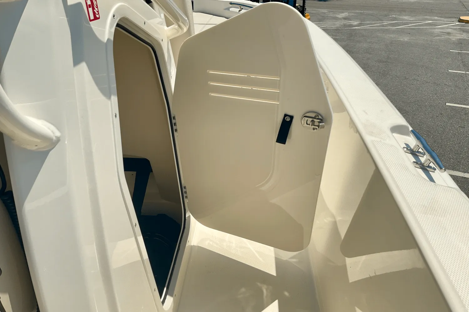 2026 Boston Whaler 250 Dauntless Image Thumbnail #17