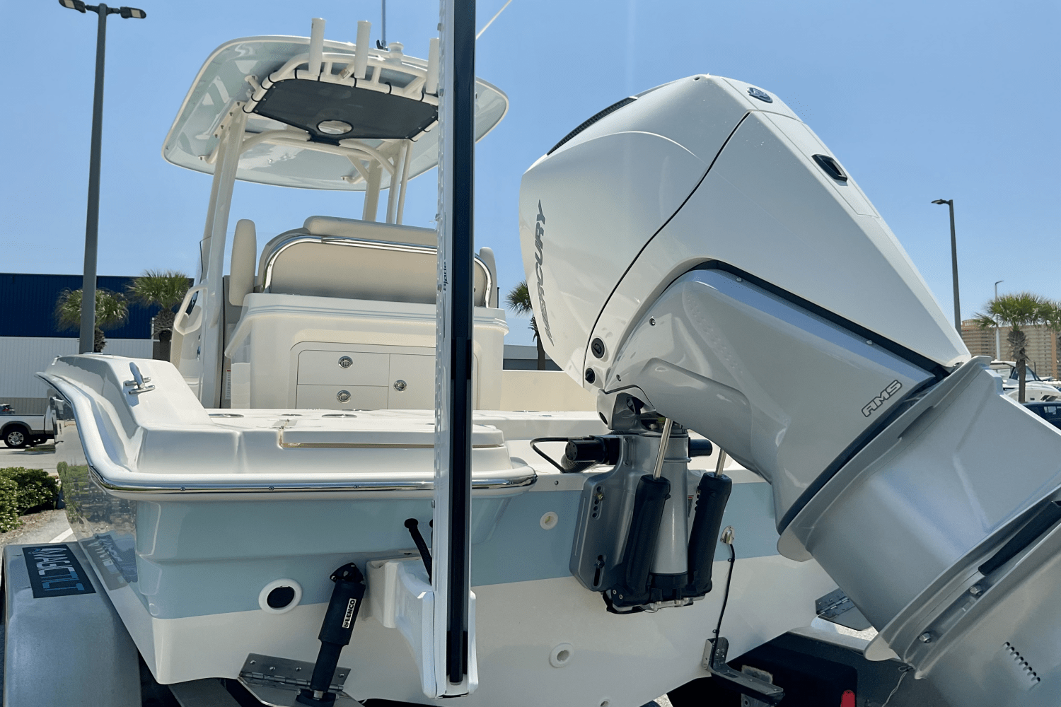 2026 Boston Whaler 250 Dauntless Image Thumbnail #6