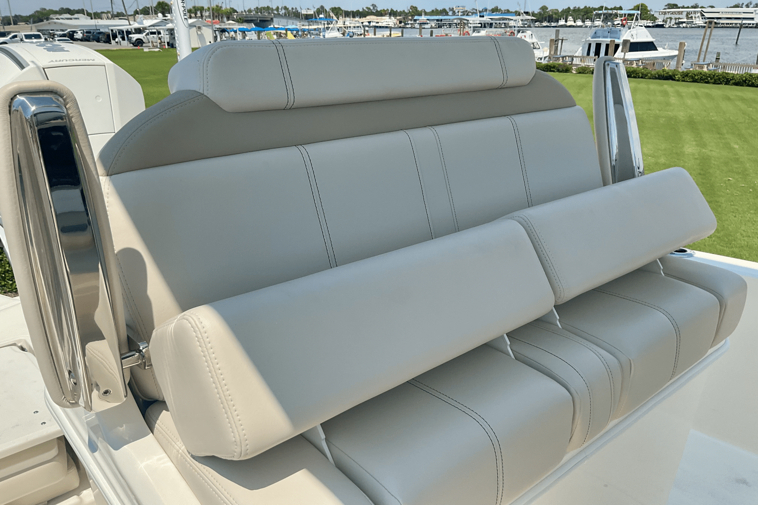 2026 Boston Whaler 250 Dauntless Image Thumbnail #11