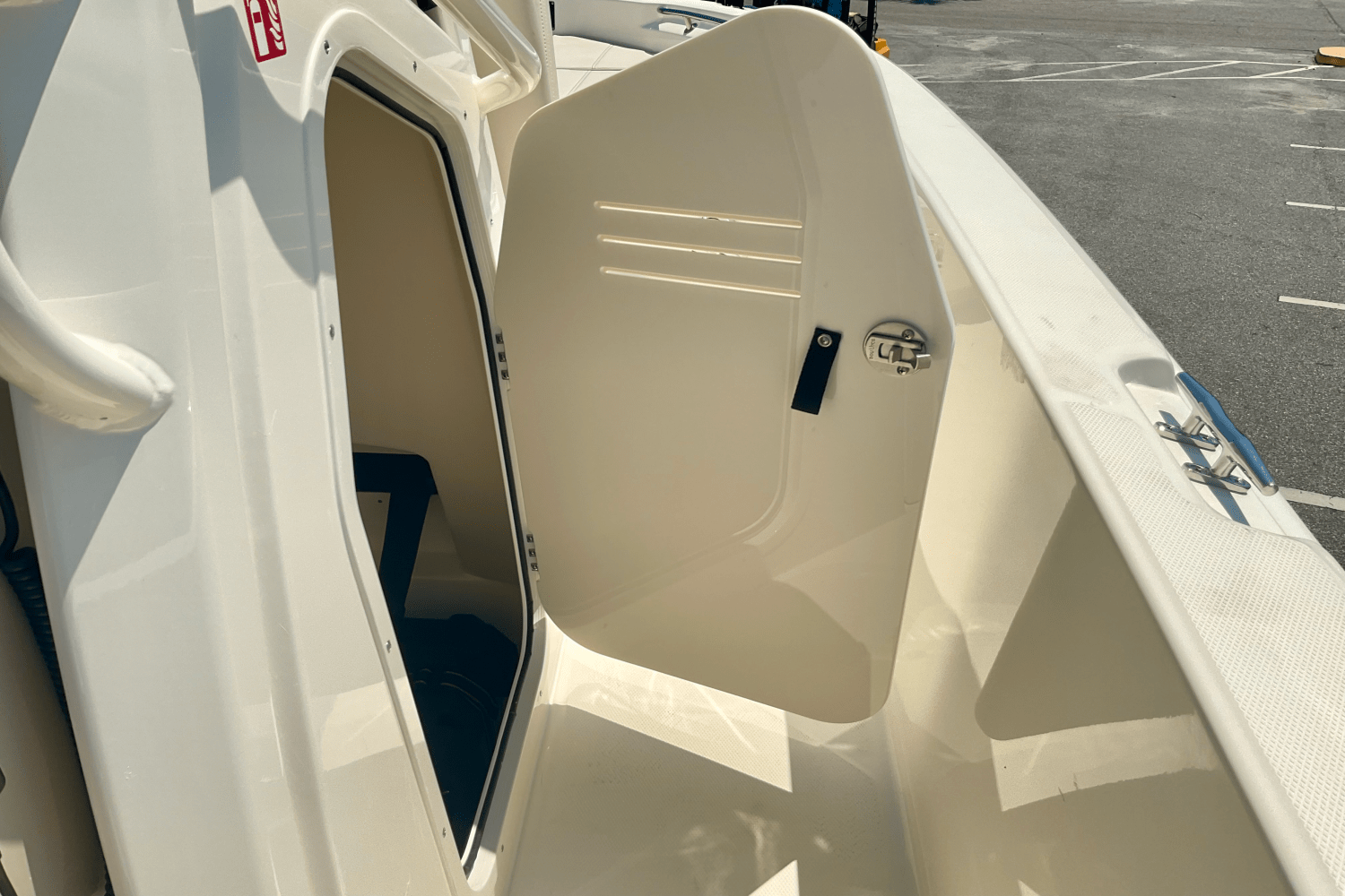 2026 Boston Whaler 250 Dauntless Image Thumbnail #17