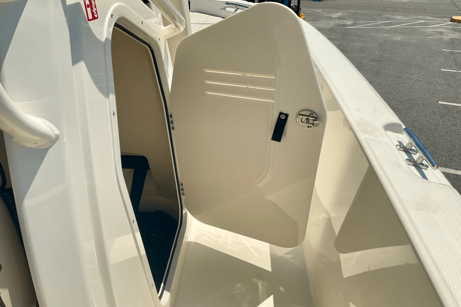 2026 Boston Whaler 250 Dauntless Image Thumbnail #17