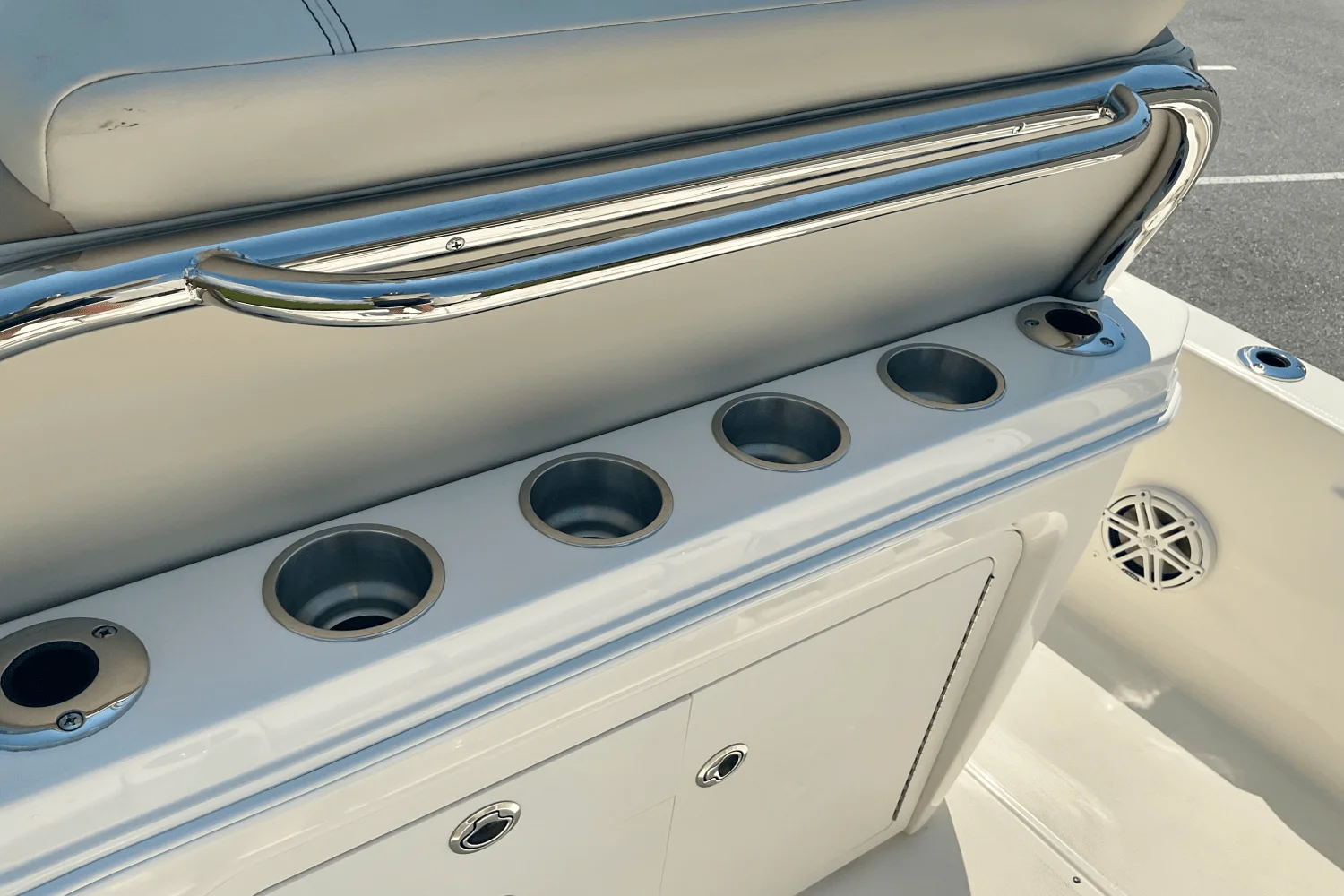 2026 Boston Whaler 250 Dauntless Image Thumbnail #9