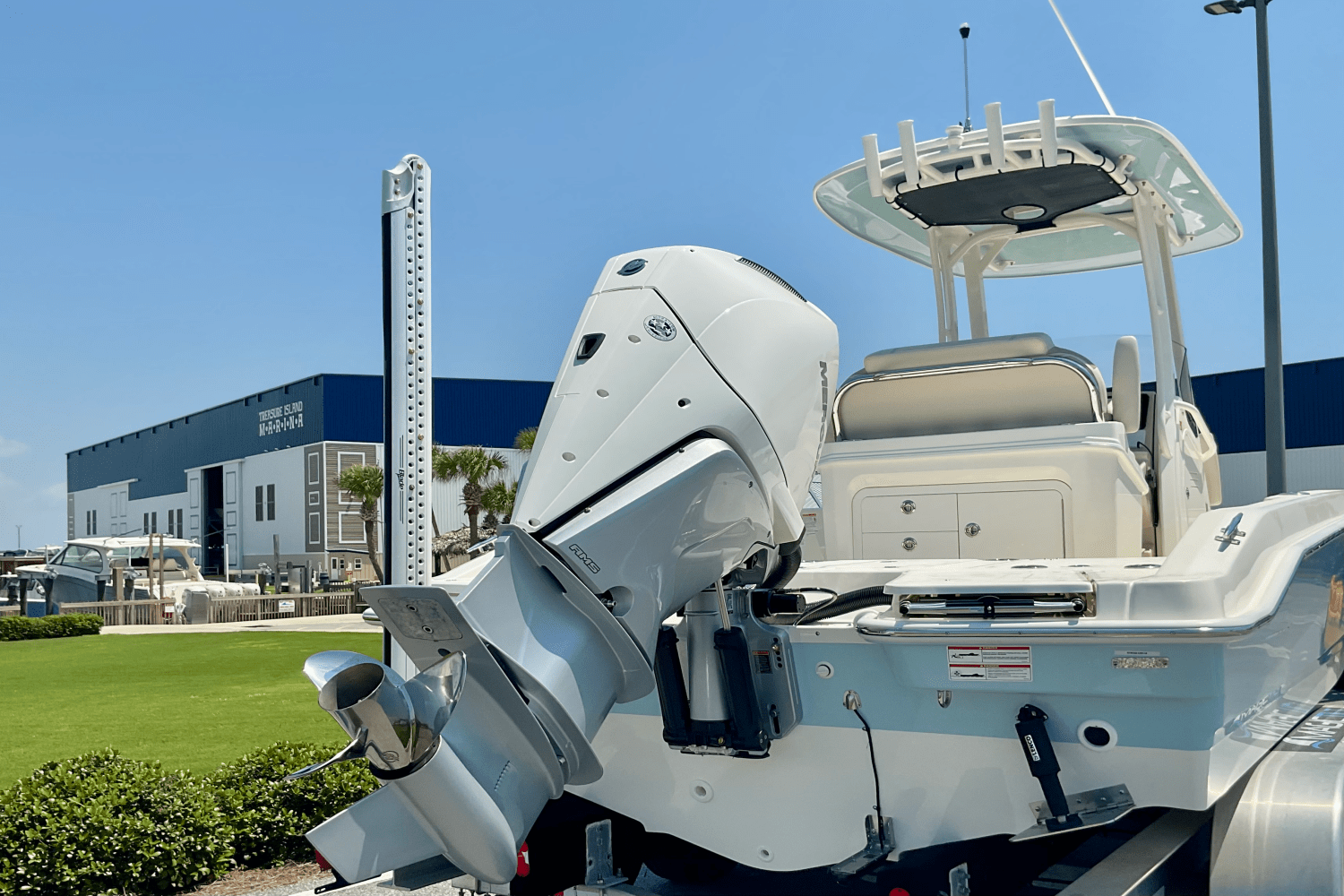 2026 Boston Whaler 250 Dauntless Image Thumbnail #5