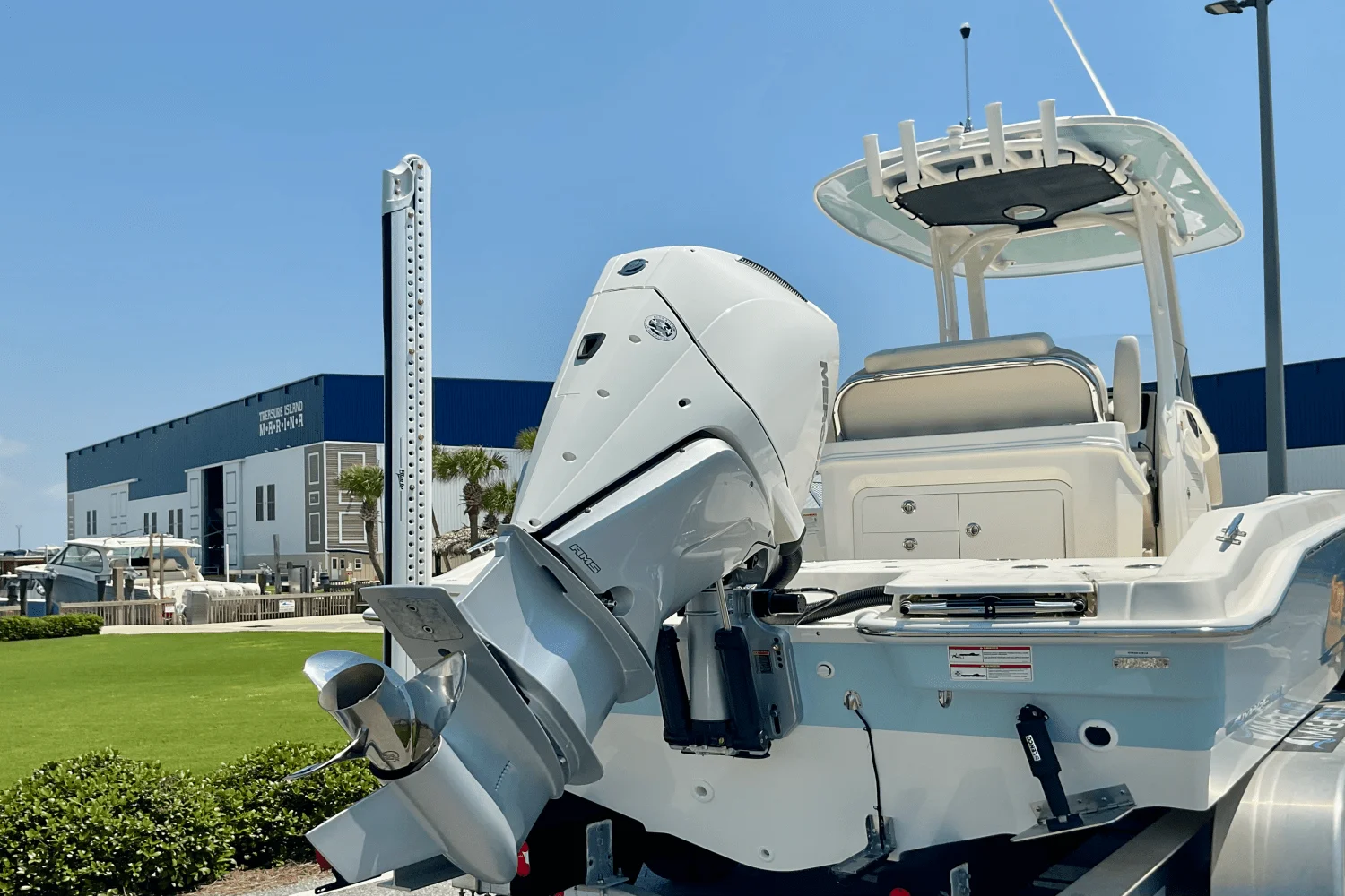 2026 Boston Whaler 250 Dauntless Image Thumbnail #5