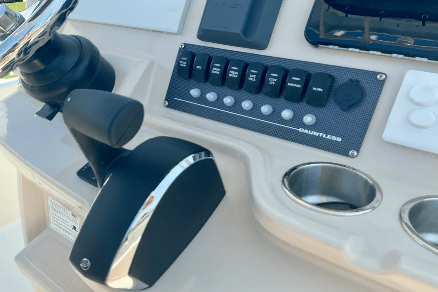 2026 Boston Whaler 250 Dauntless Image Thumbnail #15