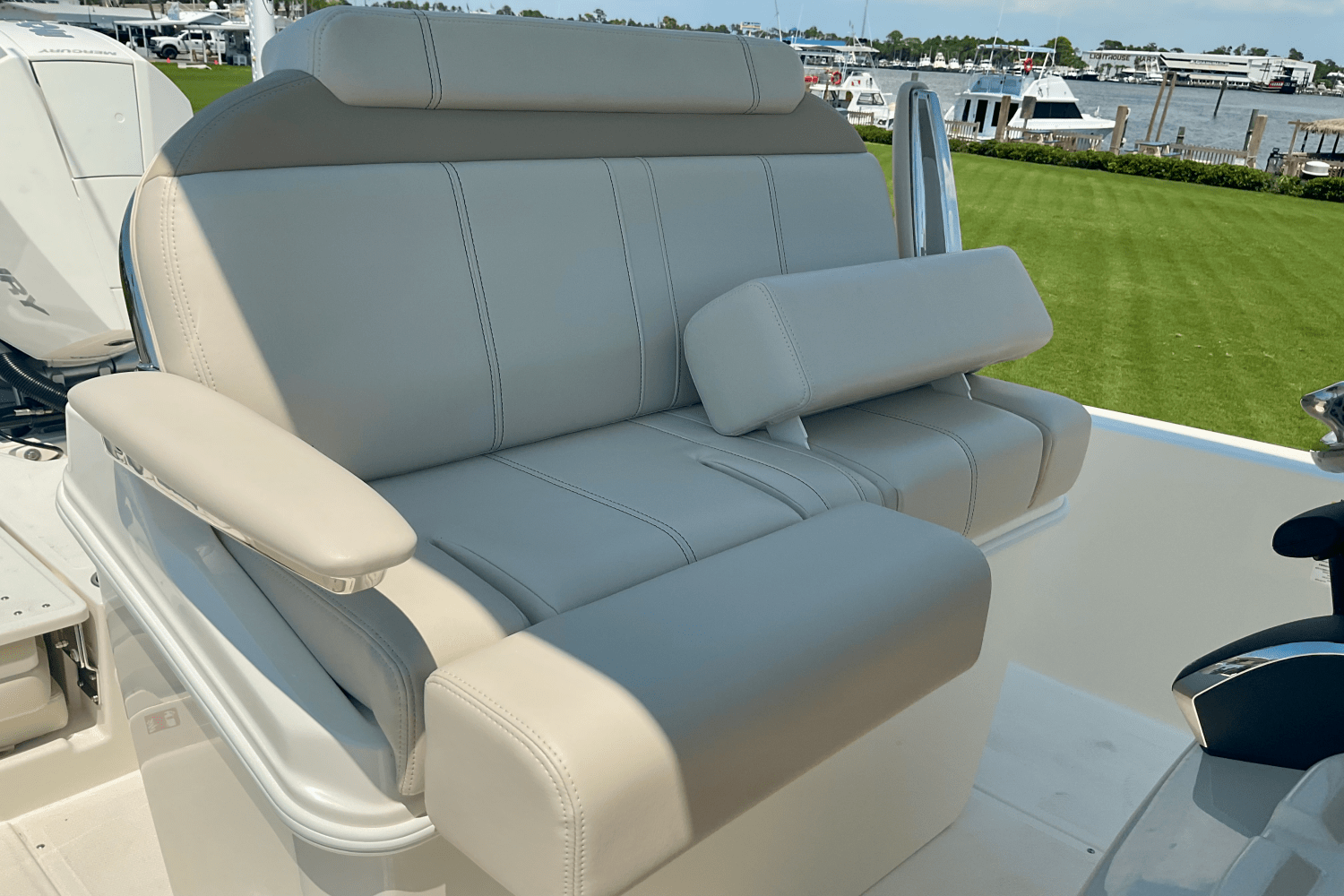 2026 Boston Whaler 250 Dauntless Image Thumbnail #12