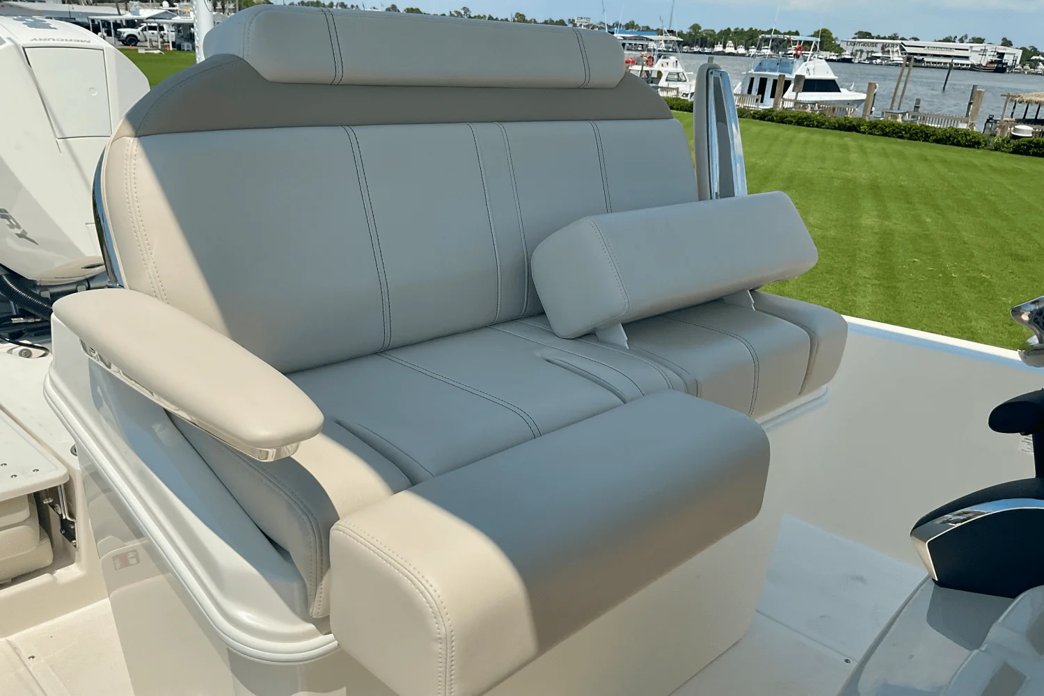 2026 Boston Whaler 250 Dauntless Image Thumbnail #12