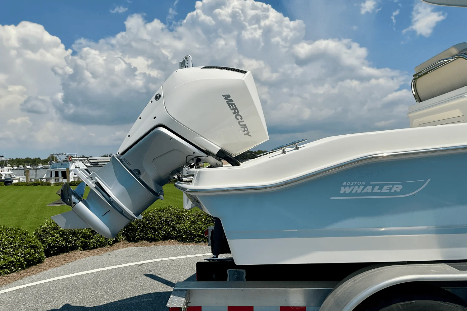2026 Boston Whaler 250 Dauntless Image Thumbnail #4