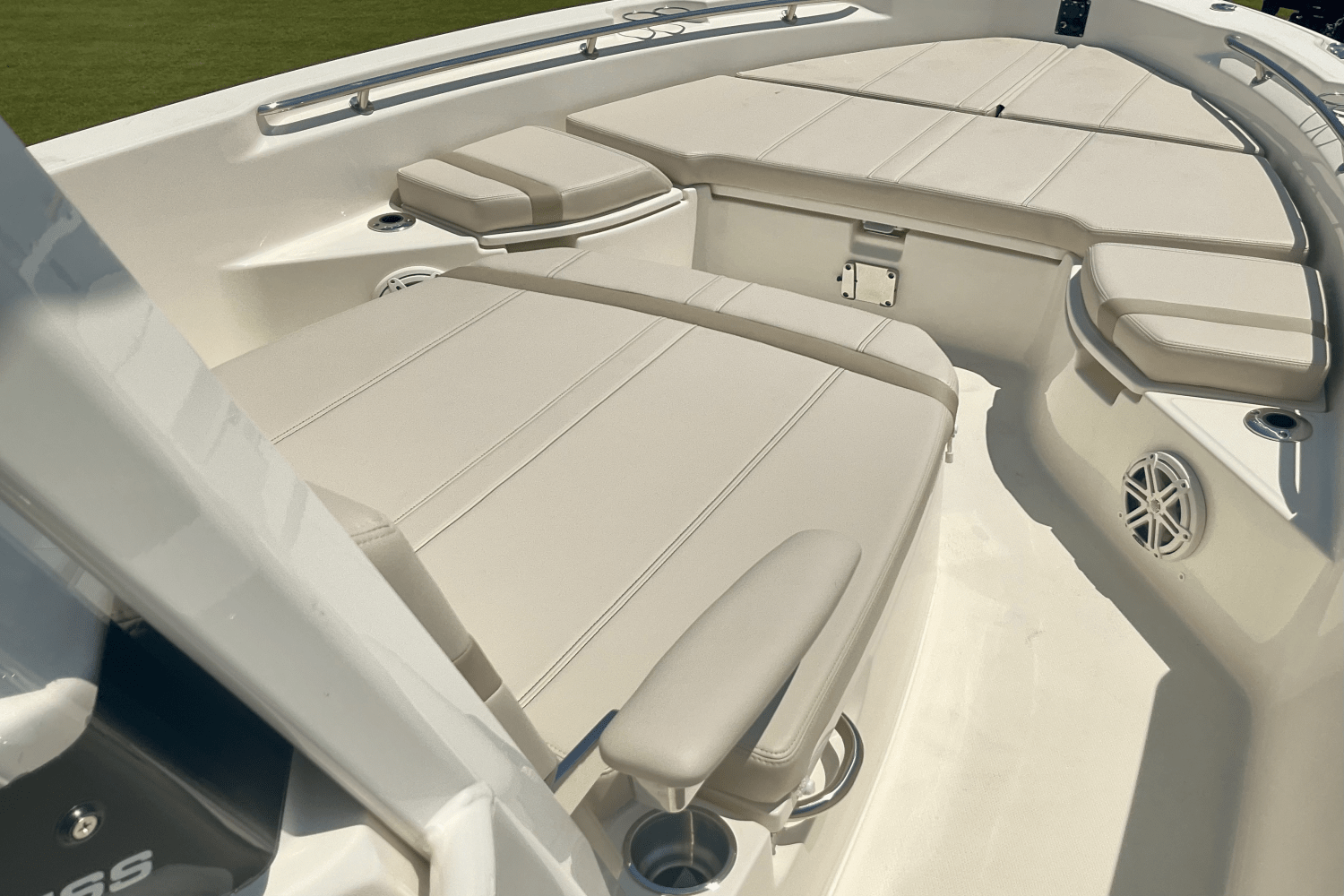 2026 Boston Whaler 250 Dauntless Image Thumbnail #19