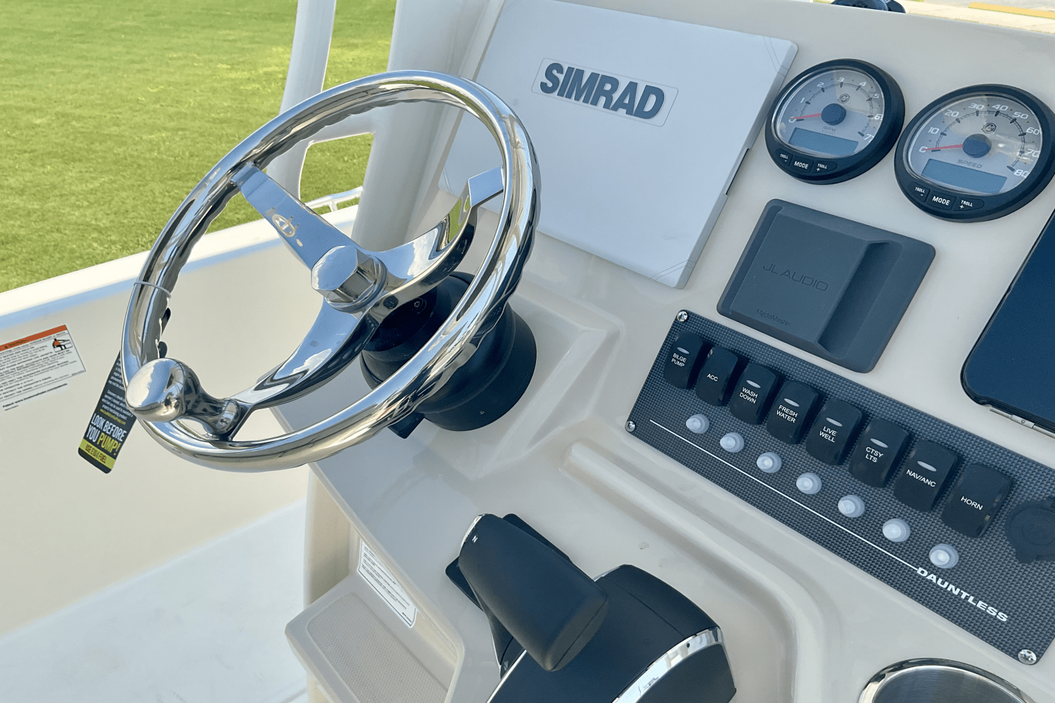2026 Boston Whaler 250 Dauntless Image Thumbnail #10