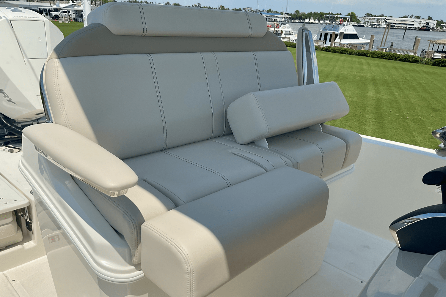 2026 Boston Whaler 250 Dauntless Image Thumbnail #12