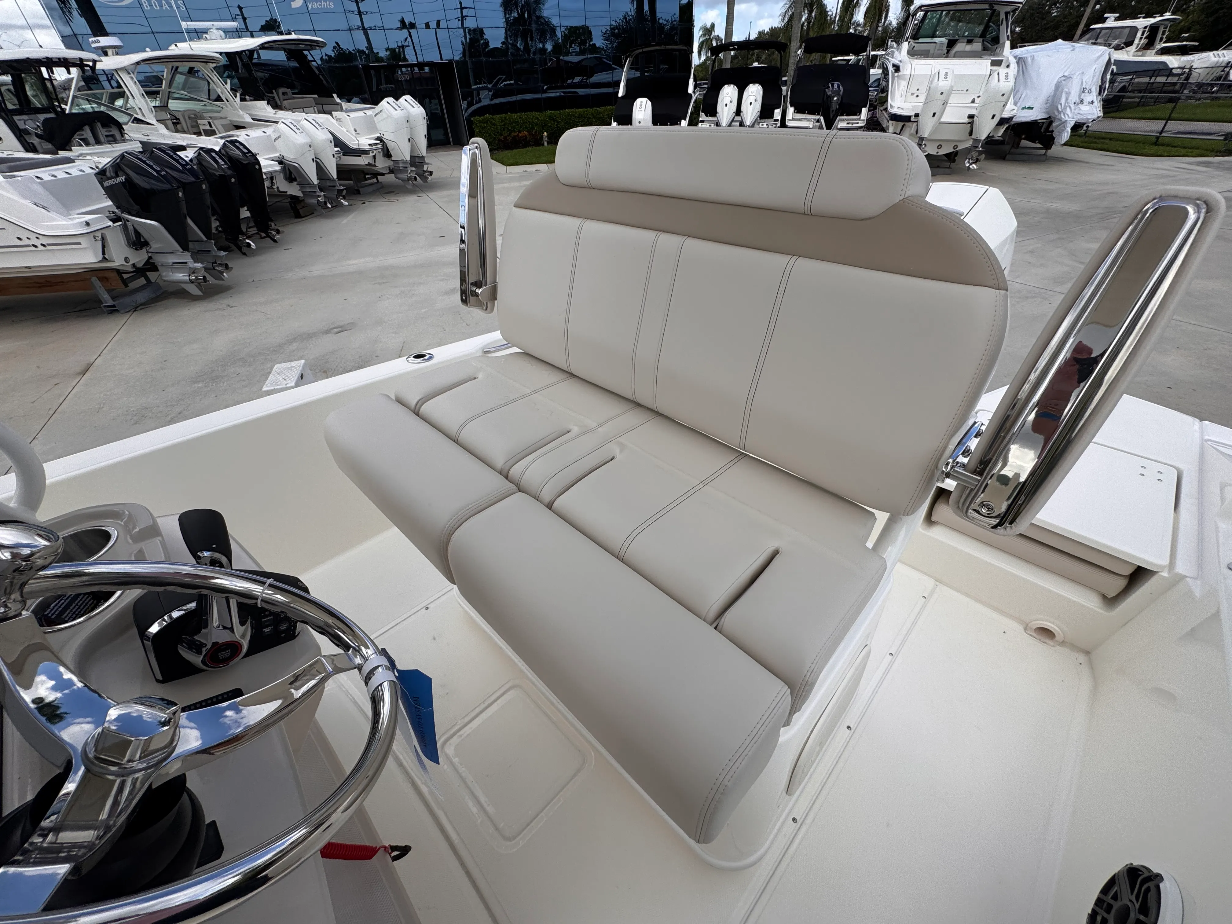 2026 Boston Whaler 220 Dauntless Image Thumbnail #9