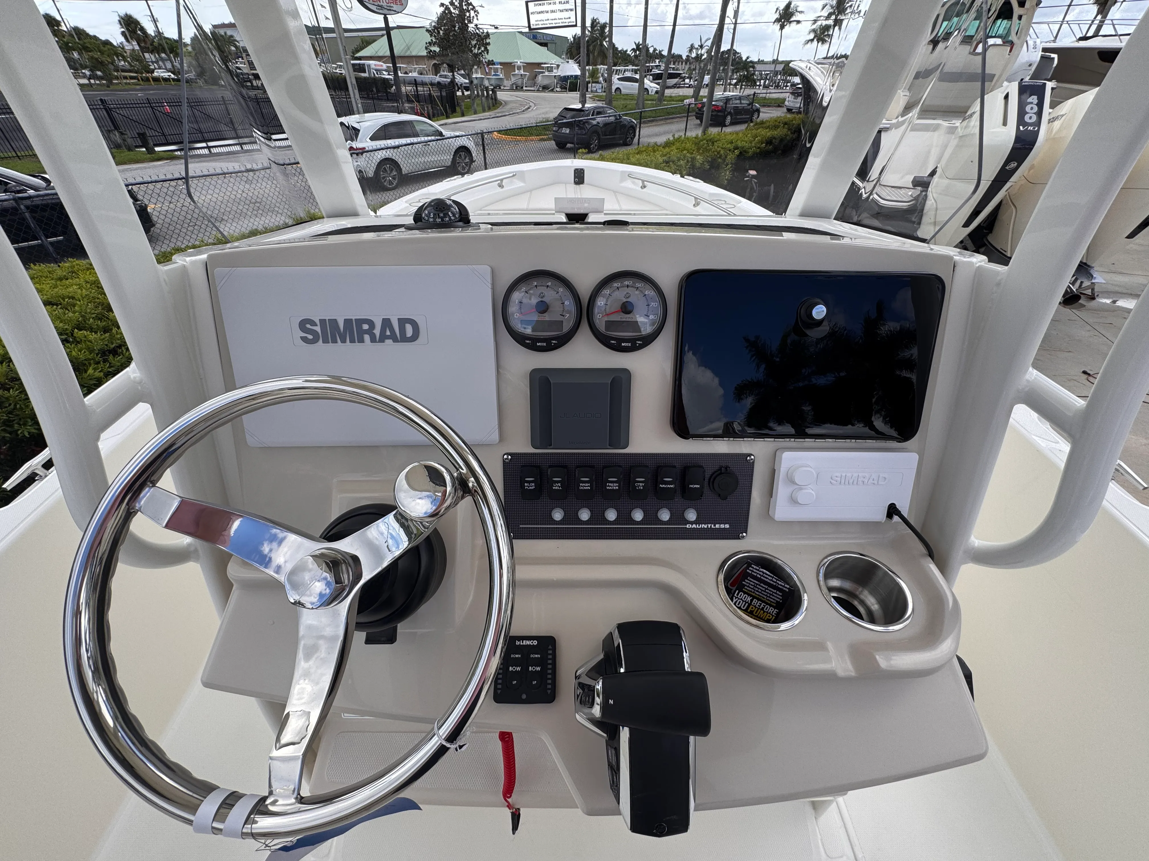 2026 Boston Whaler 220 Dauntless Image Thumbnail #7