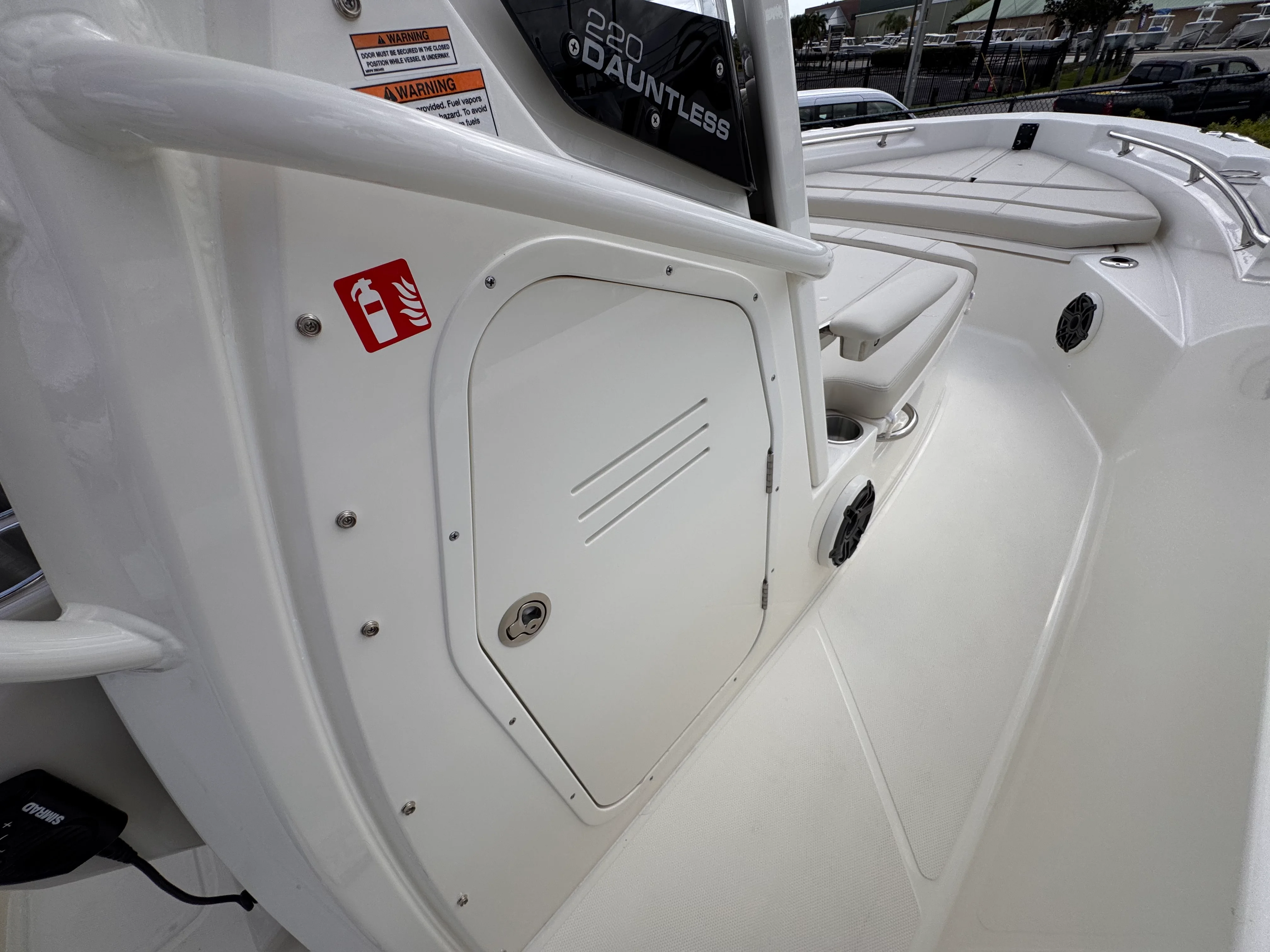 2026 Boston Whaler 220 Dauntless Image Thumbnail #12