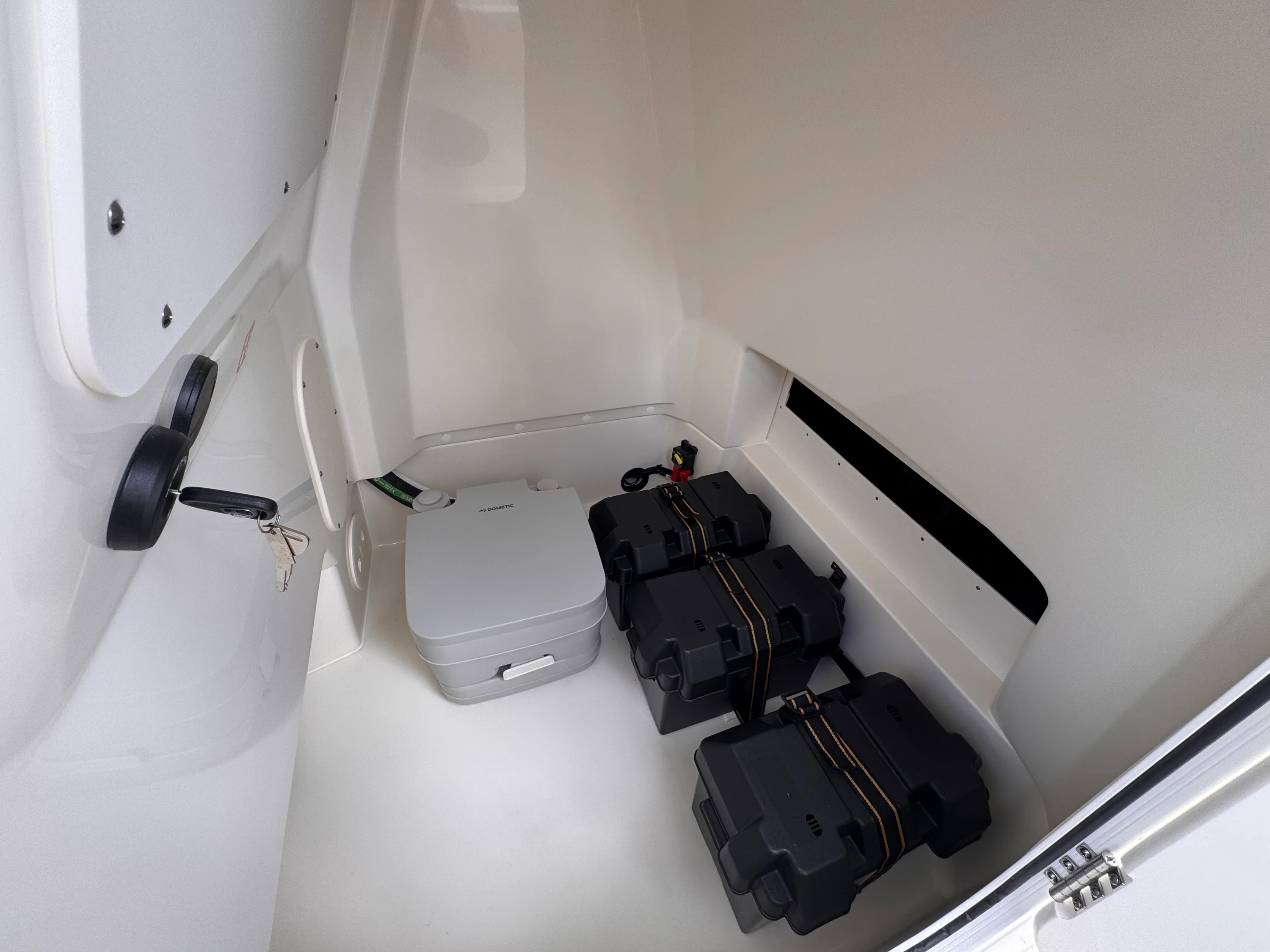 2026 Boston Whaler 220 Dauntless Image Thumbnail #14