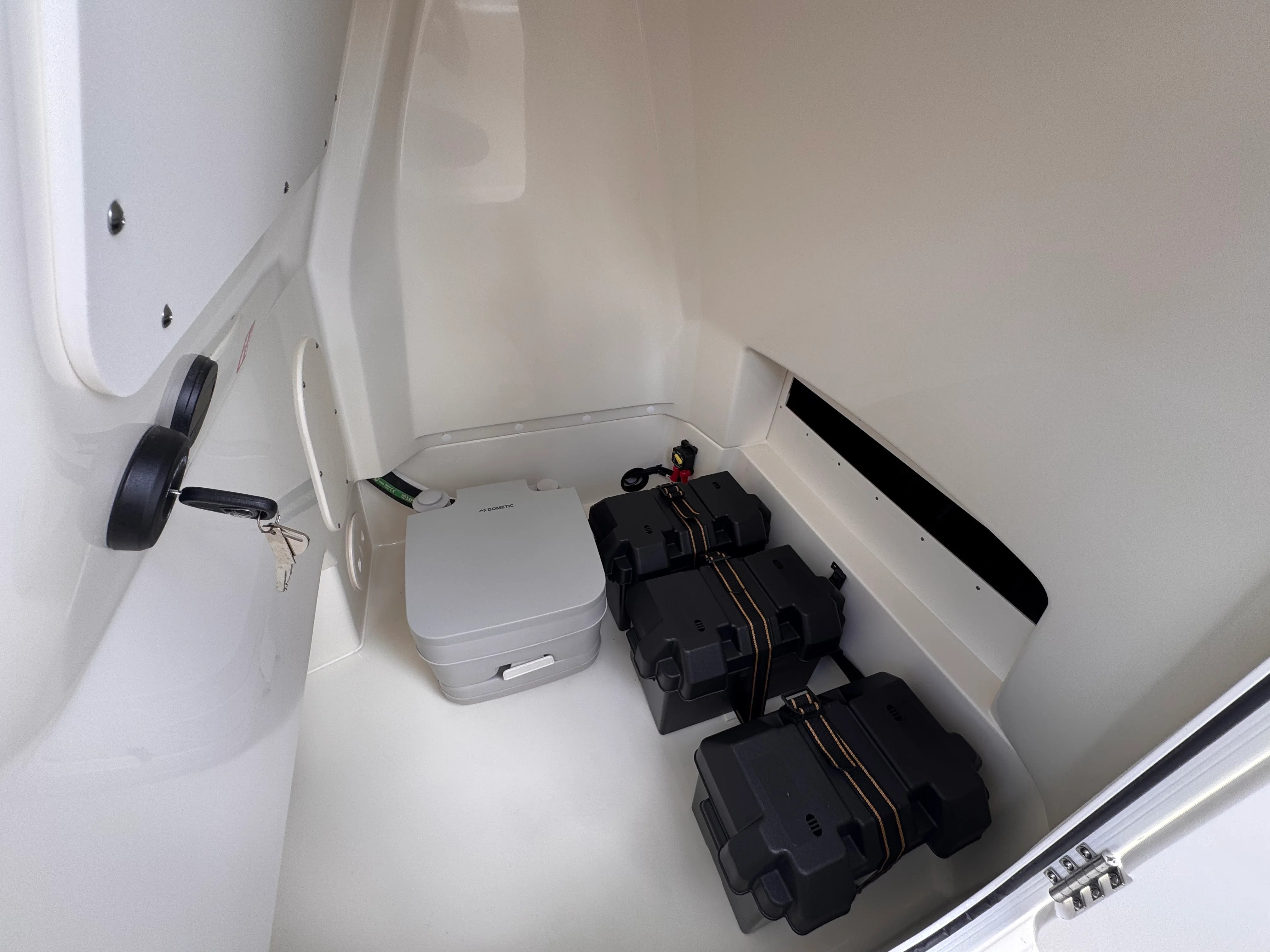 2026 Boston Whaler 220 Dauntless Image Thumbnail #14