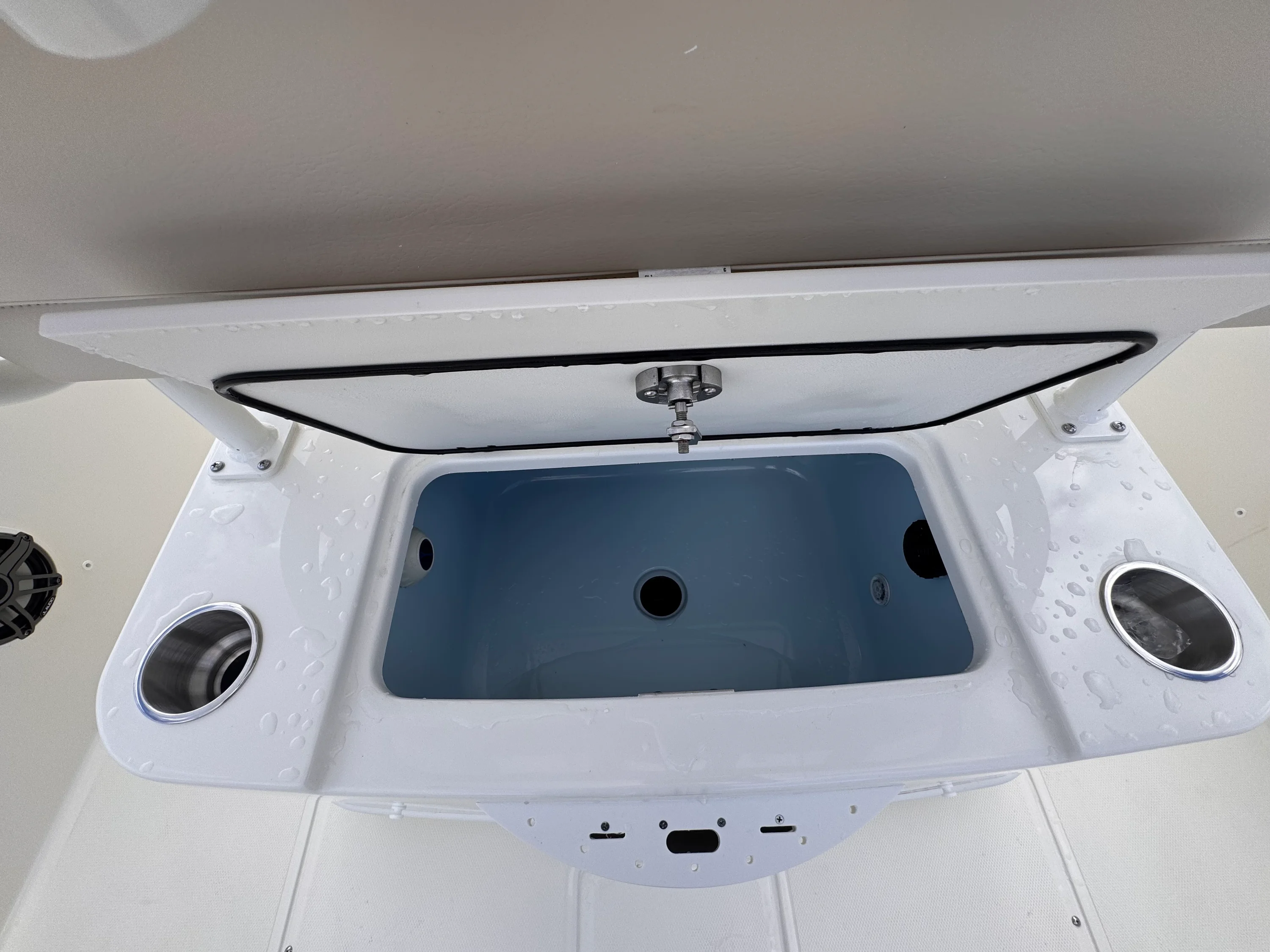 2026 Boston Whaler 220 Dauntless Image Thumbnail #15