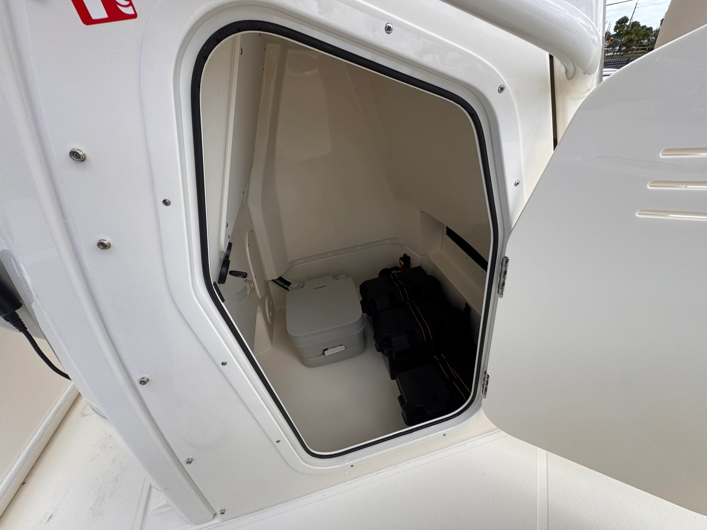 2026 Boston Whaler 220 Dauntless Image Thumbnail #13