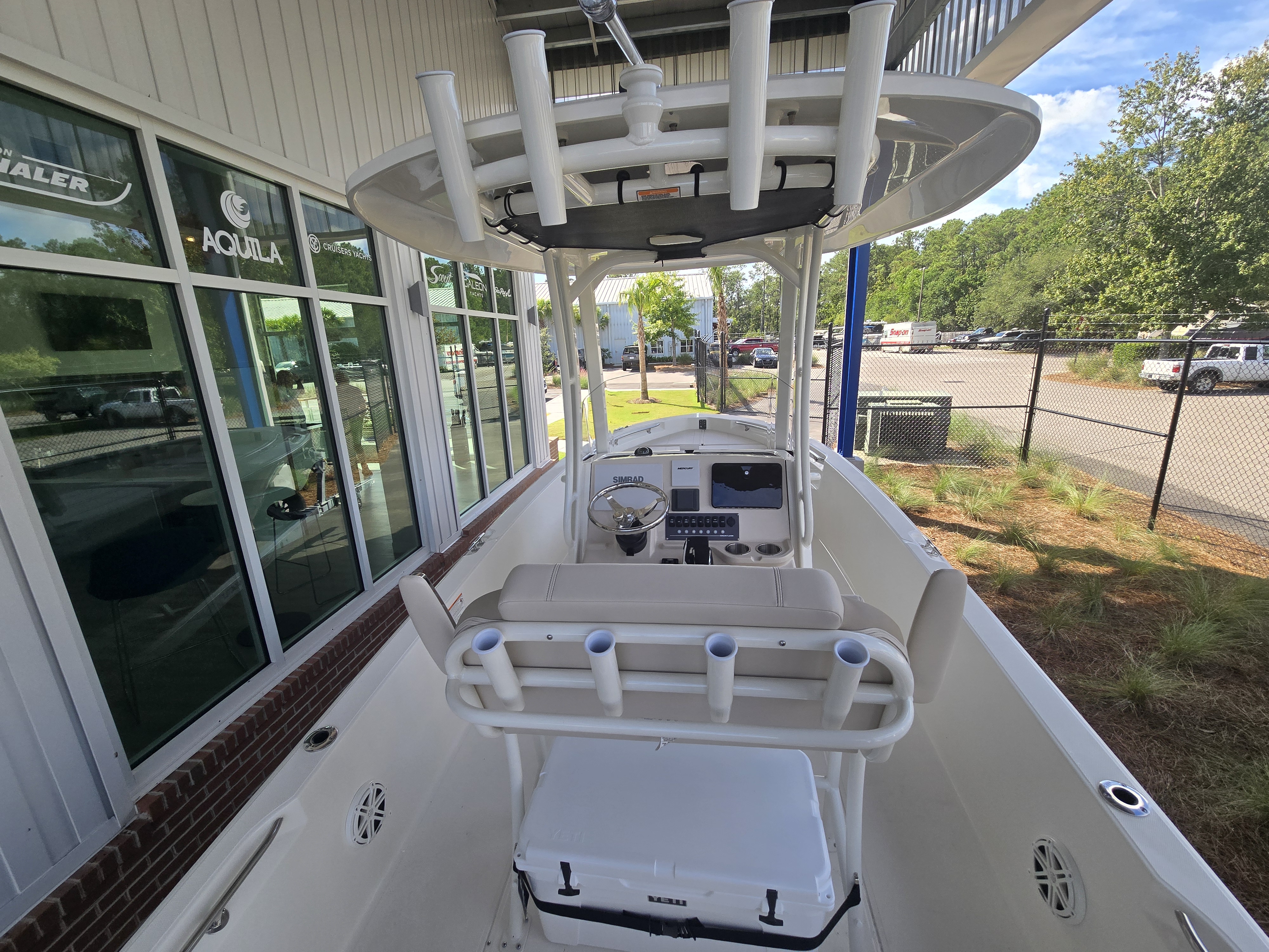 2026 Boston Whaler 220 Dauntless Image Thumbnail #7