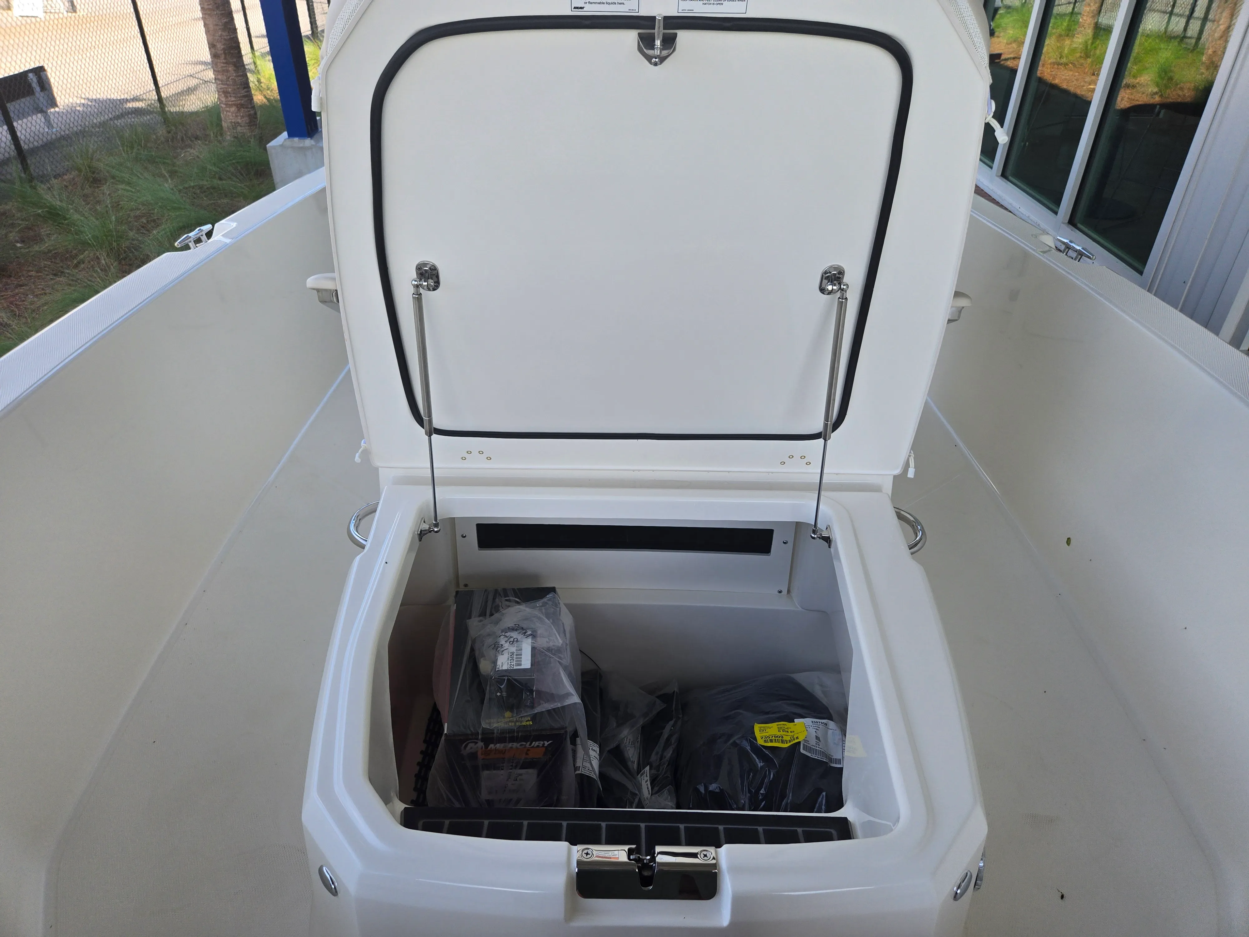 2026 Boston Whaler 220 Dauntless Image Thumbnail #13