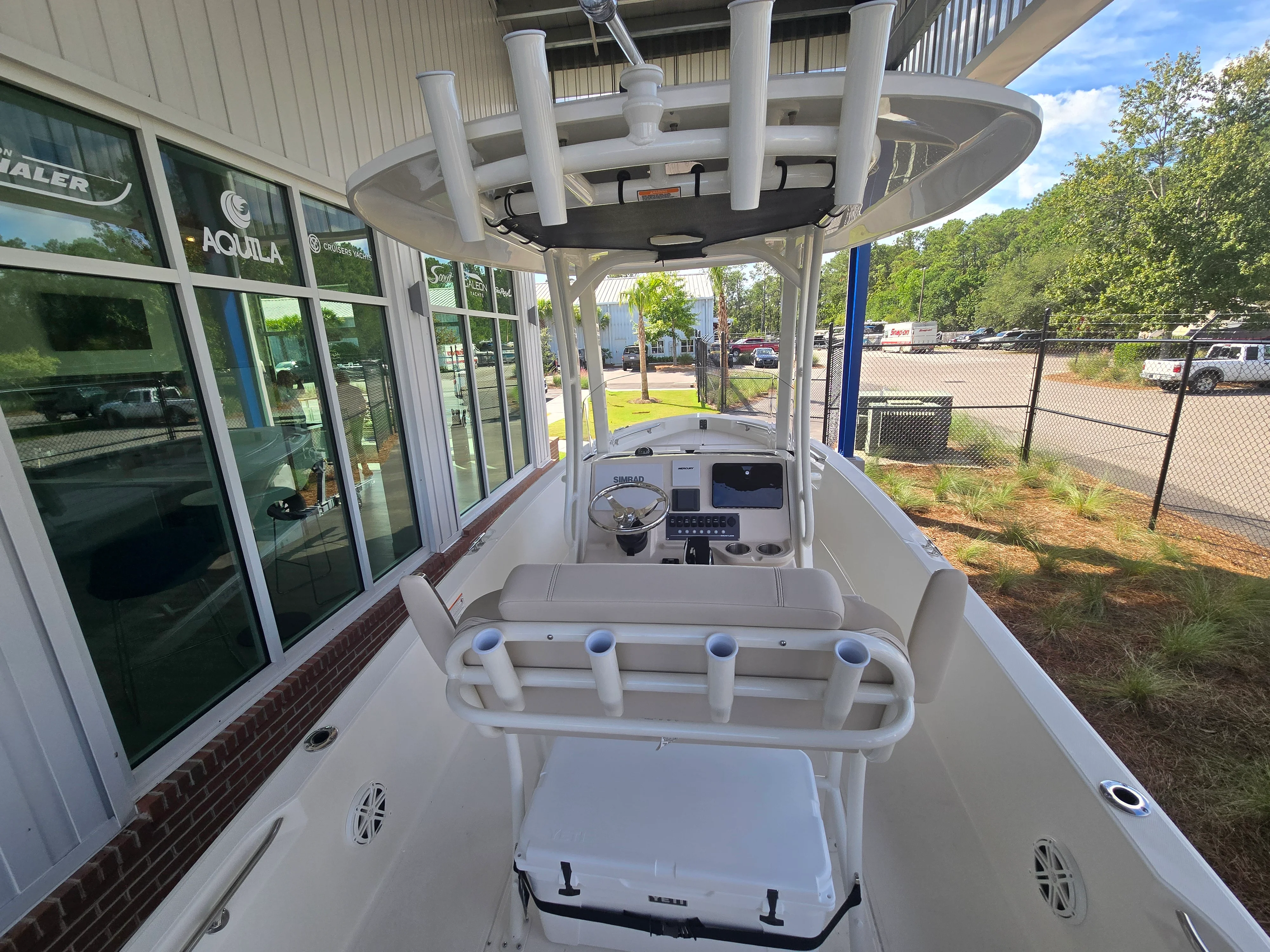 2026 Boston Whaler 220 Dauntless Image Thumbnail #7