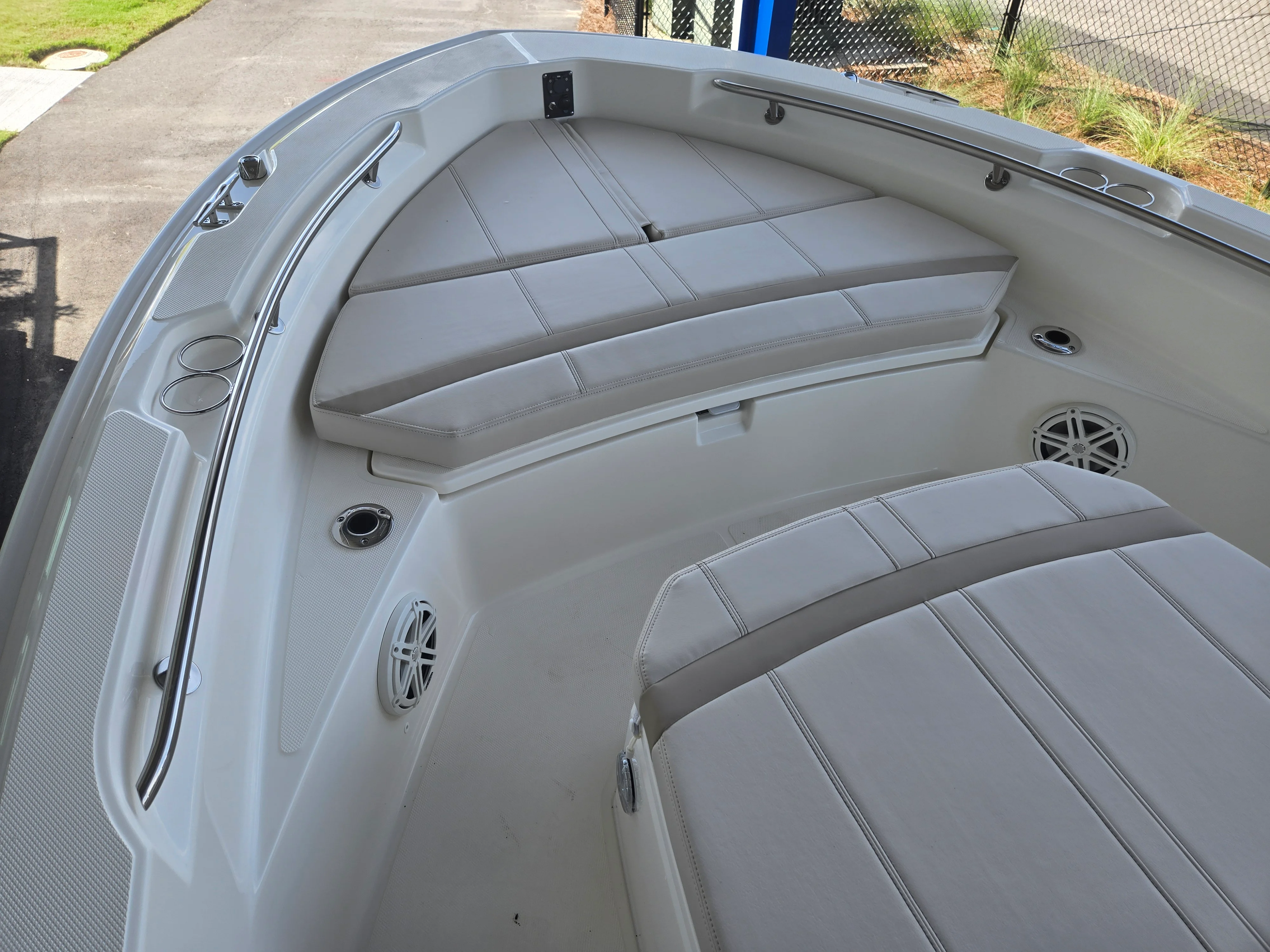 2026 Boston Whaler 220 Dauntless Image Thumbnail #14