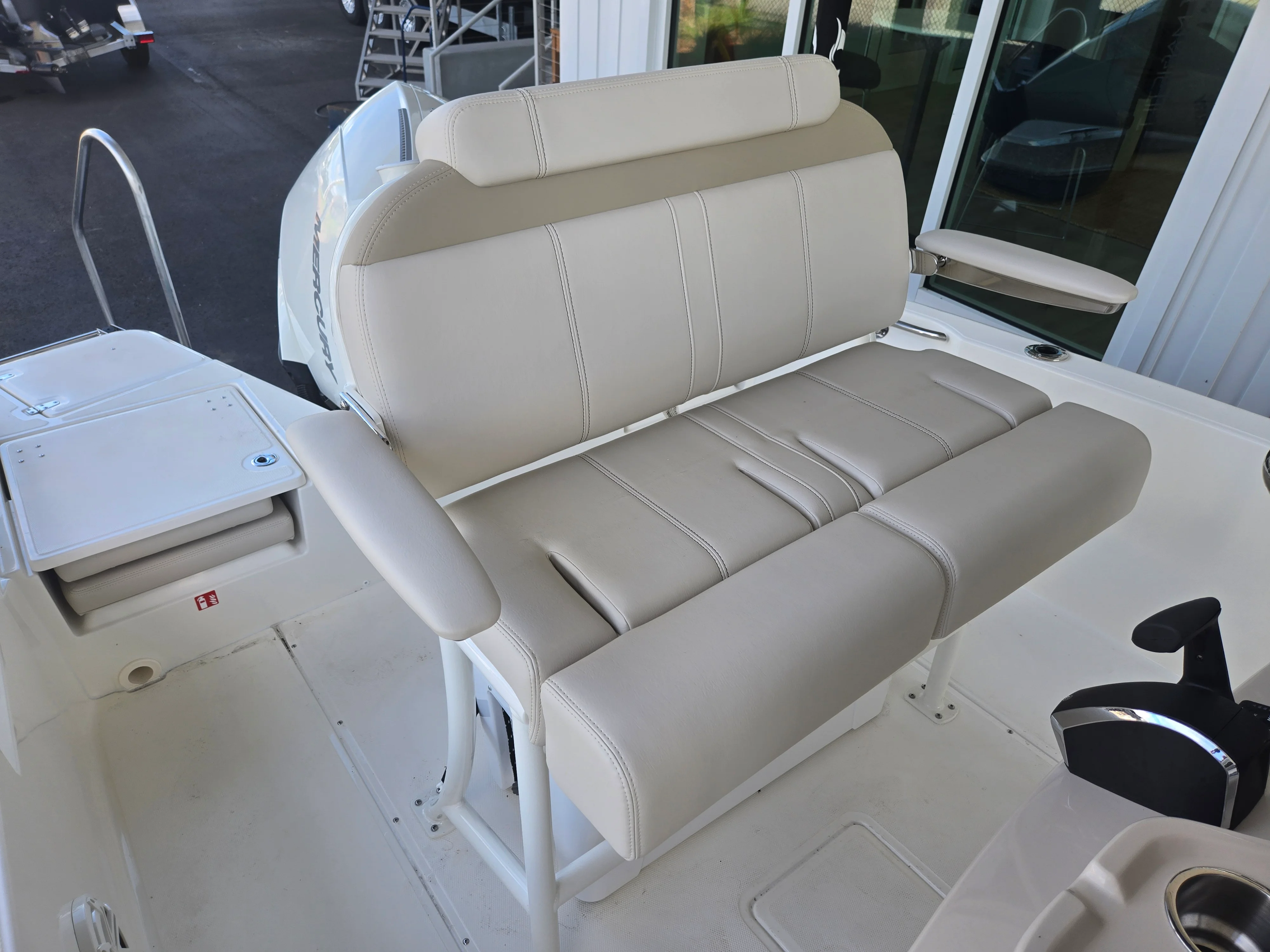 2026 Boston Whaler 220 Dauntless Image Thumbnail #6