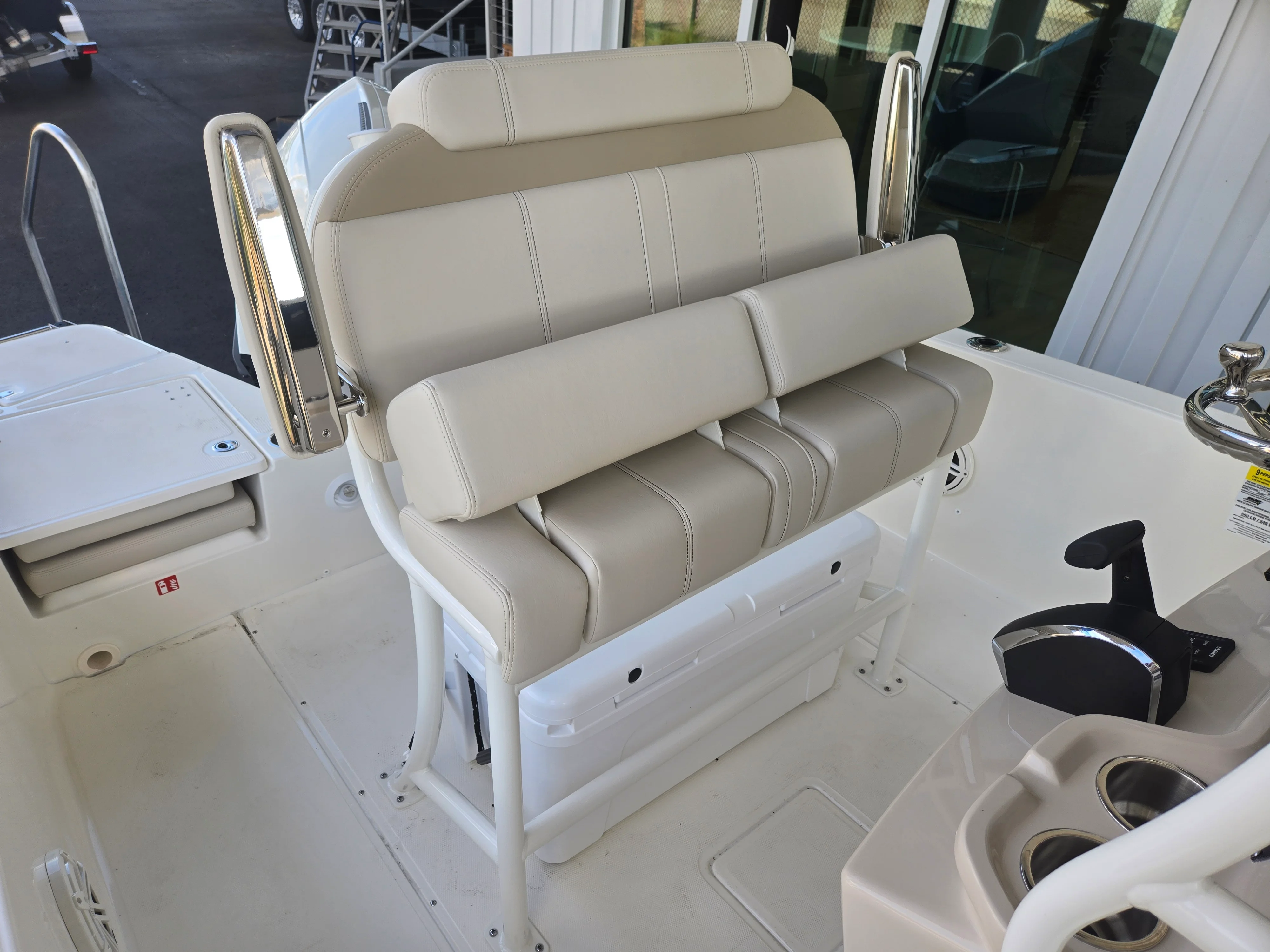 2026 Boston Whaler 220 Dauntless Image Thumbnail #5