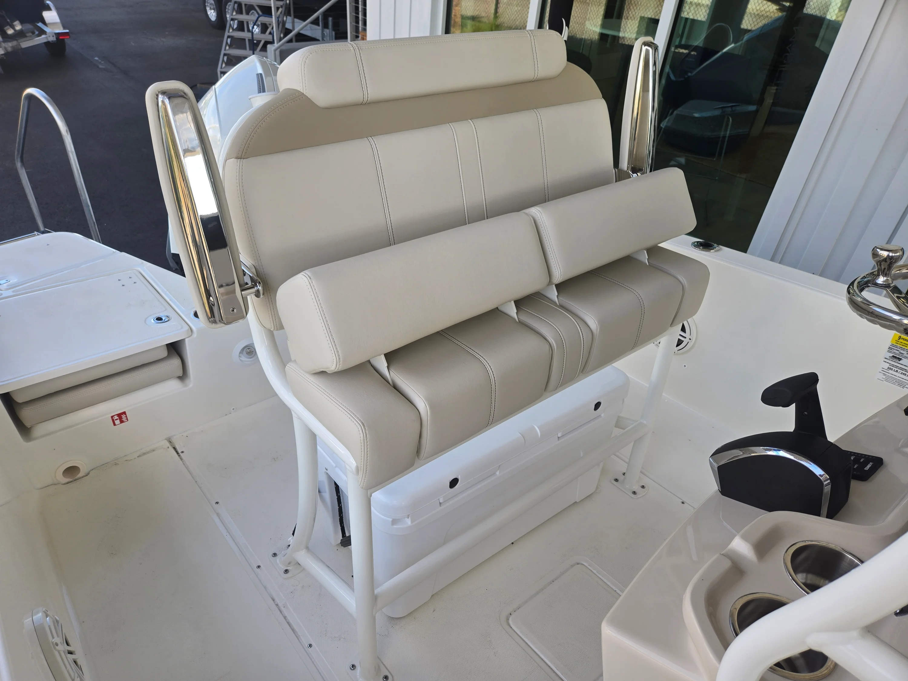 2026 Boston Whaler 220 Dauntless Image Thumbnail #5