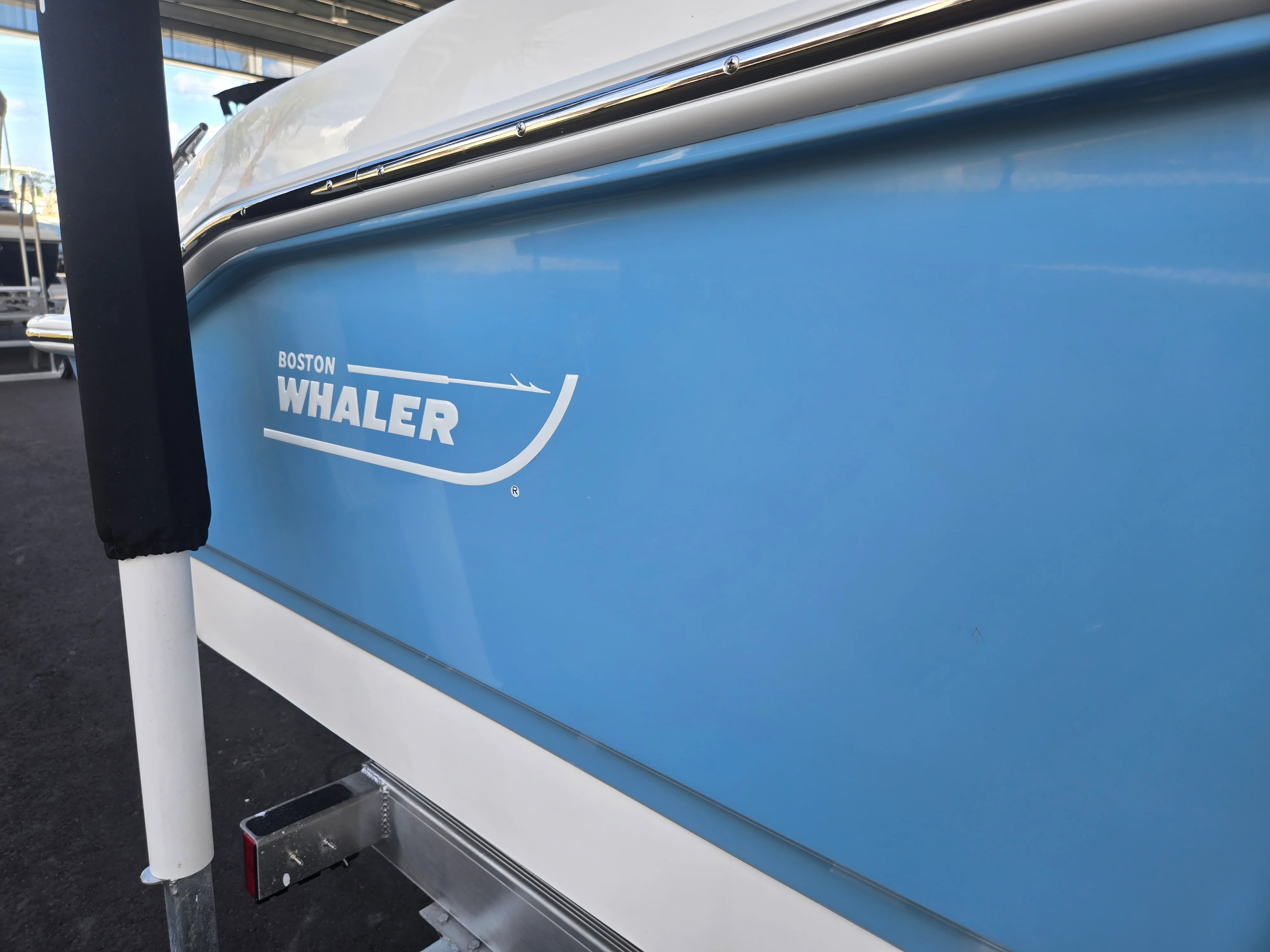 2026 Boston Whaler 220 Dauntless Image Thumbnail #1