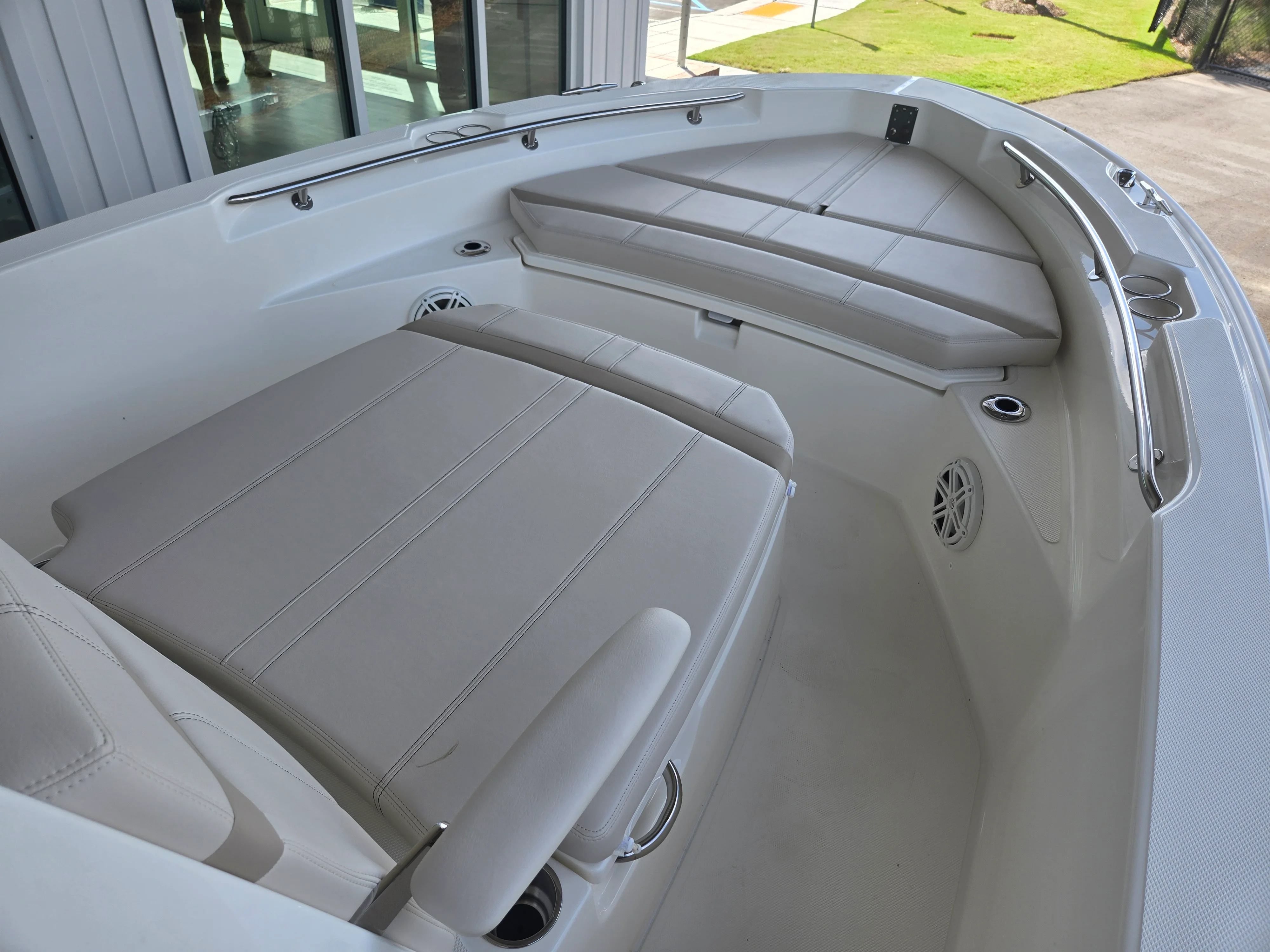 2026 Boston Whaler 220 Dauntless Image Thumbnail #11