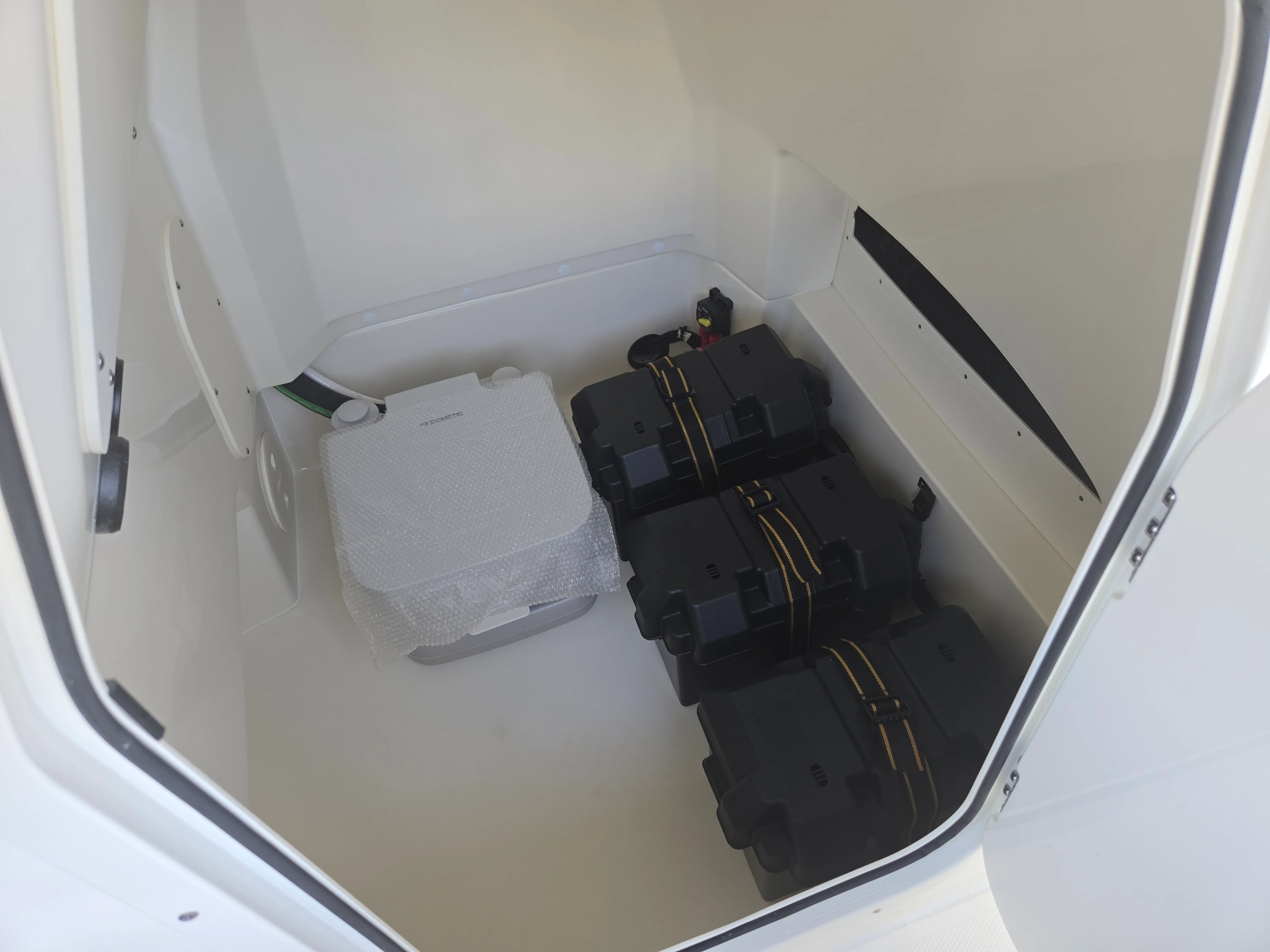 2026 Boston Whaler 220 Dauntless Image Thumbnail #10