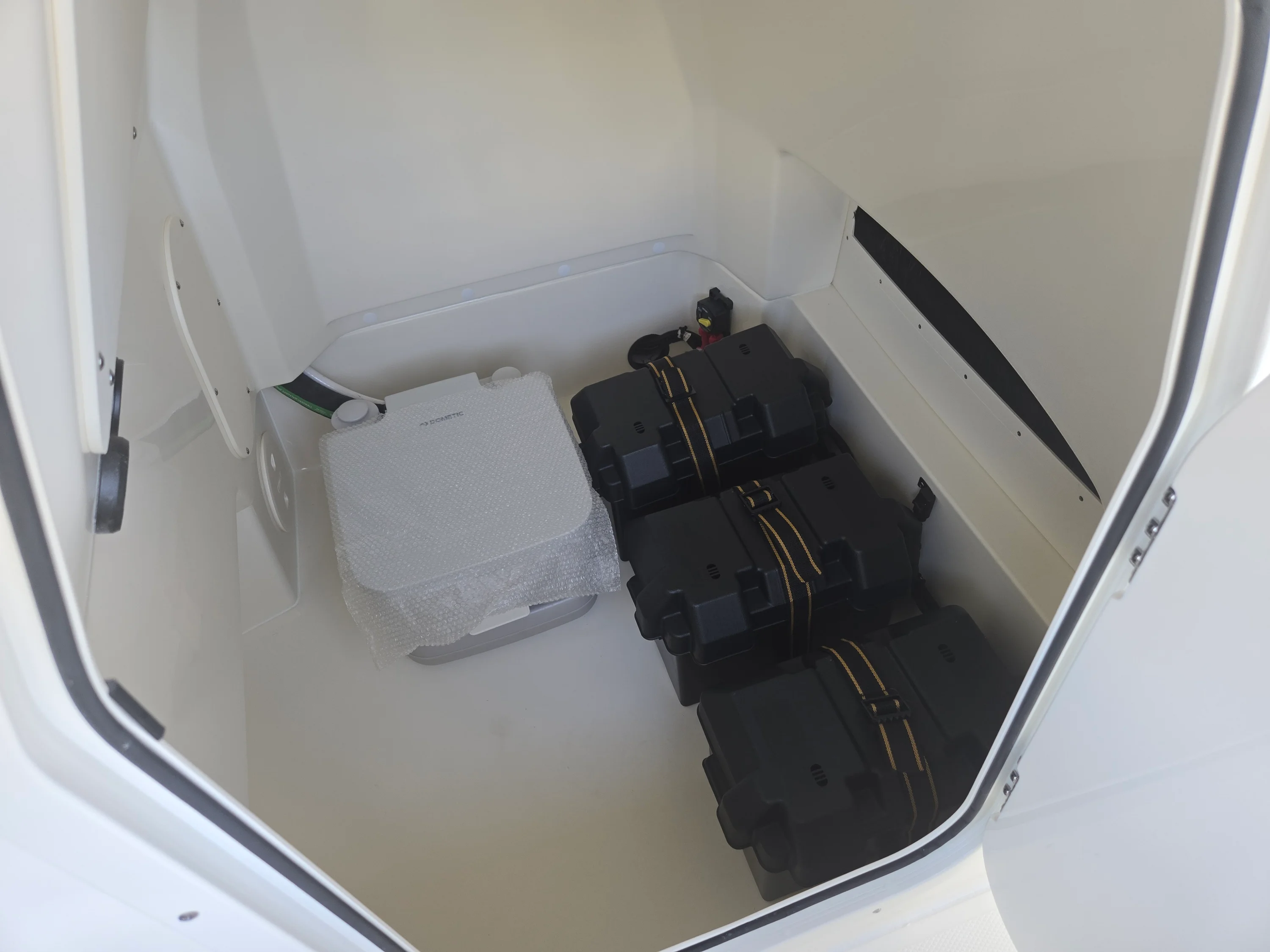 2026 Boston Whaler 220 Dauntless Image Thumbnail #10